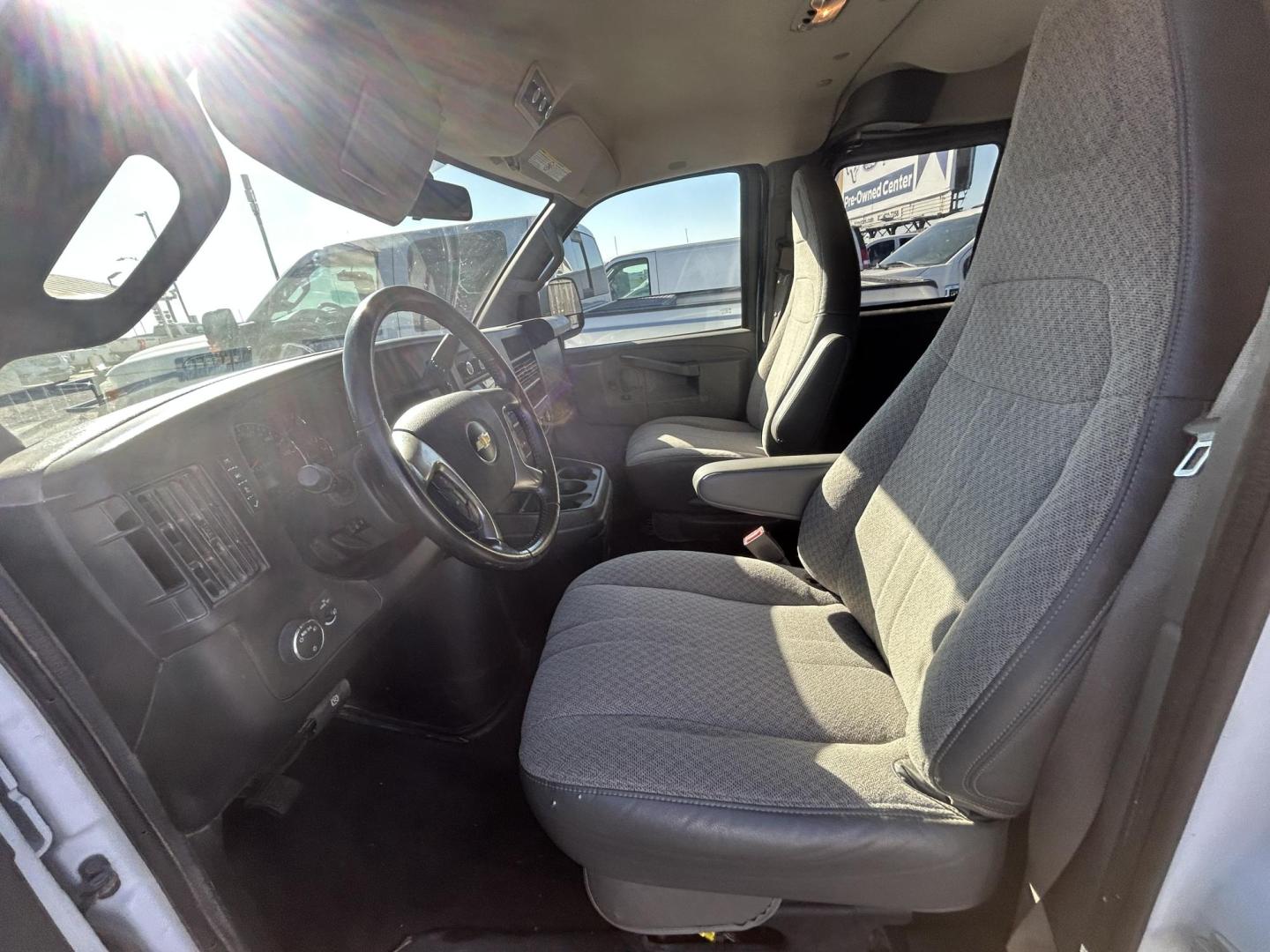 2019 White Chevrolet Express LT 3500 (*1GAZGMFP5K) with an 4.3L V6 DOHC 24V engine, 6A transmission, located at 1687 Business 35 S, New Braunfels, TX, 78130, (830) 625-7159, 29.655487, -98.051491 - Photo#7