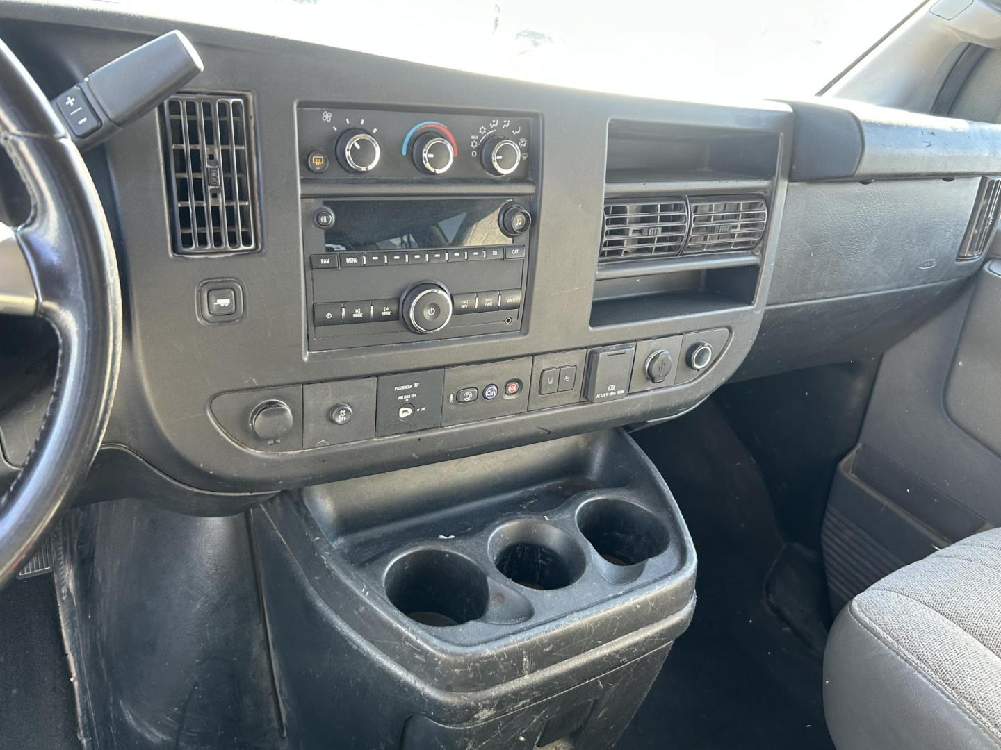 2019 White Chevrolet Express LT 3500 (*1GAZGMFP5K) with an 4.3L V6 DOHC 24V engine, 6A transmission, located at 1687 Business 35 S, New Braunfels, TX, 78130, (830) 625-7159, 29.655487, -98.051491 - Photo#9