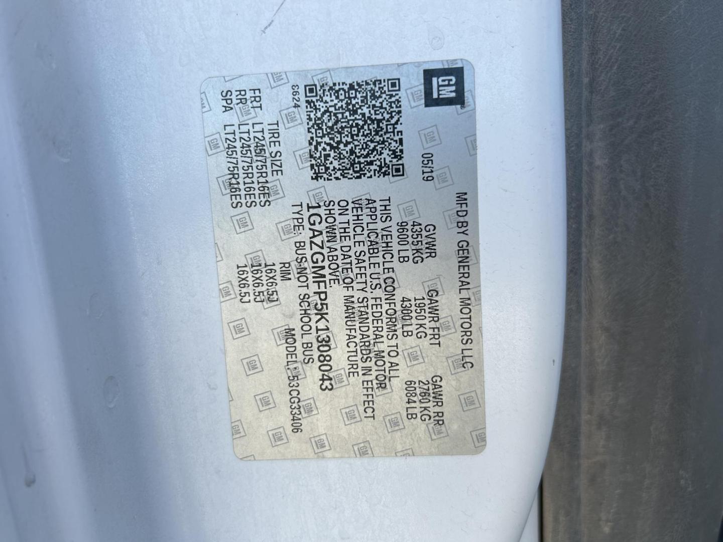 2019 White Chevrolet Express LT 3500 (*1GAZGMFP5K) with an 4.3L V6 DOHC 24V engine, 6A transmission, located at 1687 Business 35 S, New Braunfels, TX, 78130, (830) 625-7159, 29.655487, -98.051491 - Photo#13