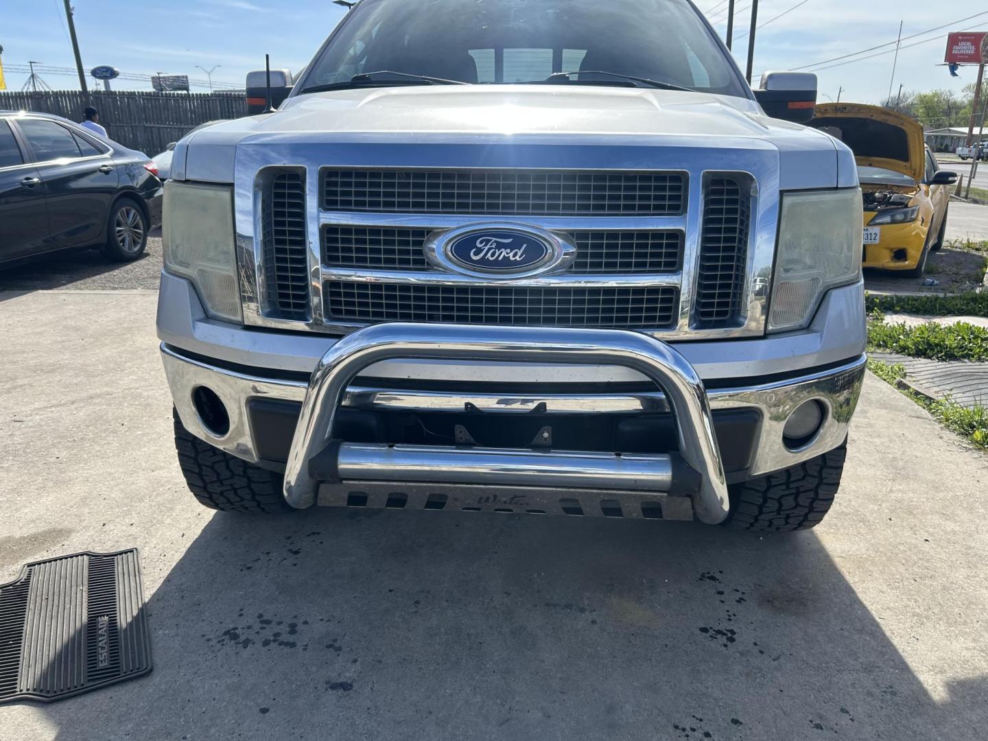 2010 Silver Ford F-150 Lariat SuperCrew 5.5-ft. Bed 4WD (1FTFW1EV1AK) with an 5.4L V8 SOHC 24V FFV engine, 4-Speed Automatic transmission, located at 1687 Business 35 S, New Braunfels, TX, 78130, (830) 625-7159, 29.655487, -98.051491 - Photo#1