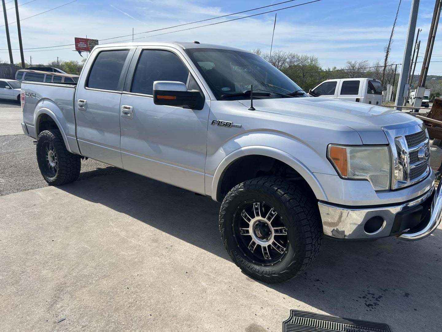 2010 Silver Ford F-150 Lariat SuperCrew 5.5-ft. Bed 4WD (1FTFW1EV1AK) with an 5.4L V8 SOHC 24V FFV engine, 4-Speed Automatic transmission, located at 1687 Business 35 S, New Braunfels, TX, 78130, (830) 625-7159, 29.655487, -98.051491 - Photo#2