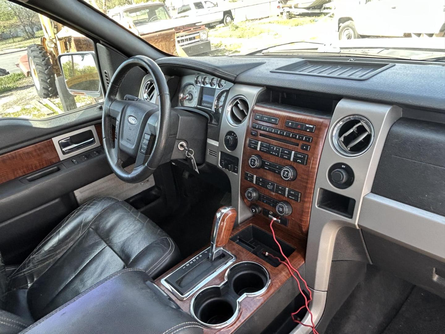 2010 Silver Ford F-150 Lariat SuperCrew 5.5-ft. Bed 4WD (1FTFW1EV1AK) with an 5.4L V8 SOHC 24V FFV engine, 4-Speed Automatic transmission, located at 1687 Business 35 S, New Braunfels, TX, 78130, (830) 625-7159, 29.655487, -98.051491 - Photo#5