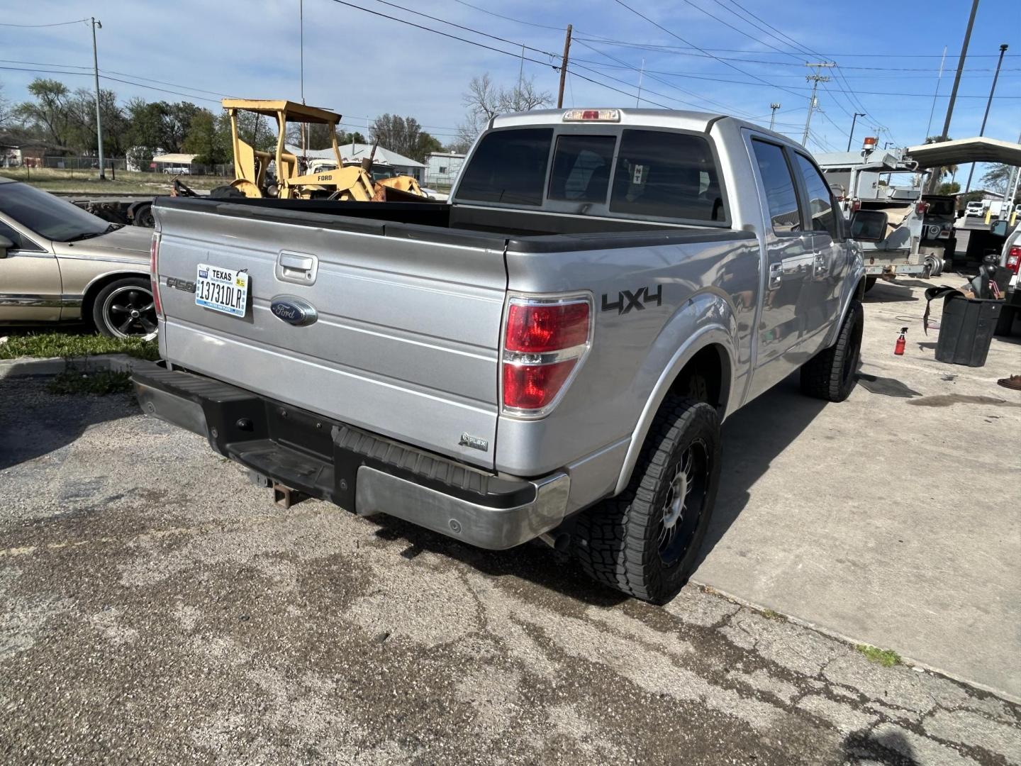 2010 Silver Ford F-150 Lariat SuperCrew 5.5-ft. Bed 4WD (1FTFW1EV1AK) with an 5.4L V8 SOHC 24V FFV engine, 4-Speed Automatic transmission, located at 1687 Business 35 S, New Braunfels, TX, 78130, (830) 625-7159, 29.655487, -98.051491 - Photo#8