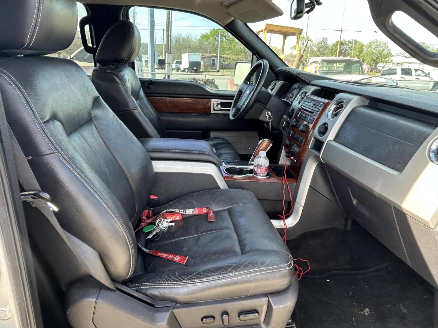 2010 Silver Ford F-150 Lariat SuperCrew 5.5-ft. Bed 4WD (1FTFW1EV1AK) with an 5.4L V8 SOHC 24V FFV engine, 4-Speed Automatic transmission, located at 1687 Business 35 S, New Braunfels, TX, 78130, (830) 625-7159, 29.655487, -98.051491 - Photo#4