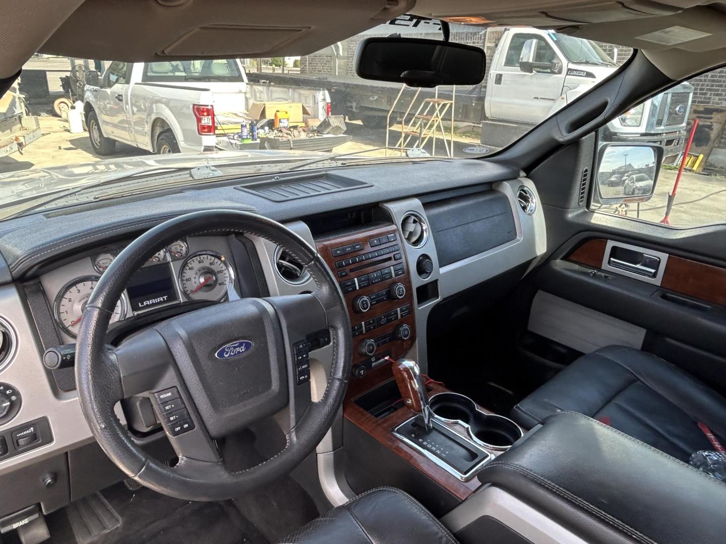 2010 Silver Ford F-150 Lariat SuperCrew 5.5-ft. Bed 4WD (1FTFW1EV1AK) with an 5.4L V8 SOHC 24V FFV engine, 4-Speed Automatic transmission, located at 1687 Business 35 S, New Braunfels, TX, 78130, (830) 625-7159, 29.655487, -98.051491 - Photo#14