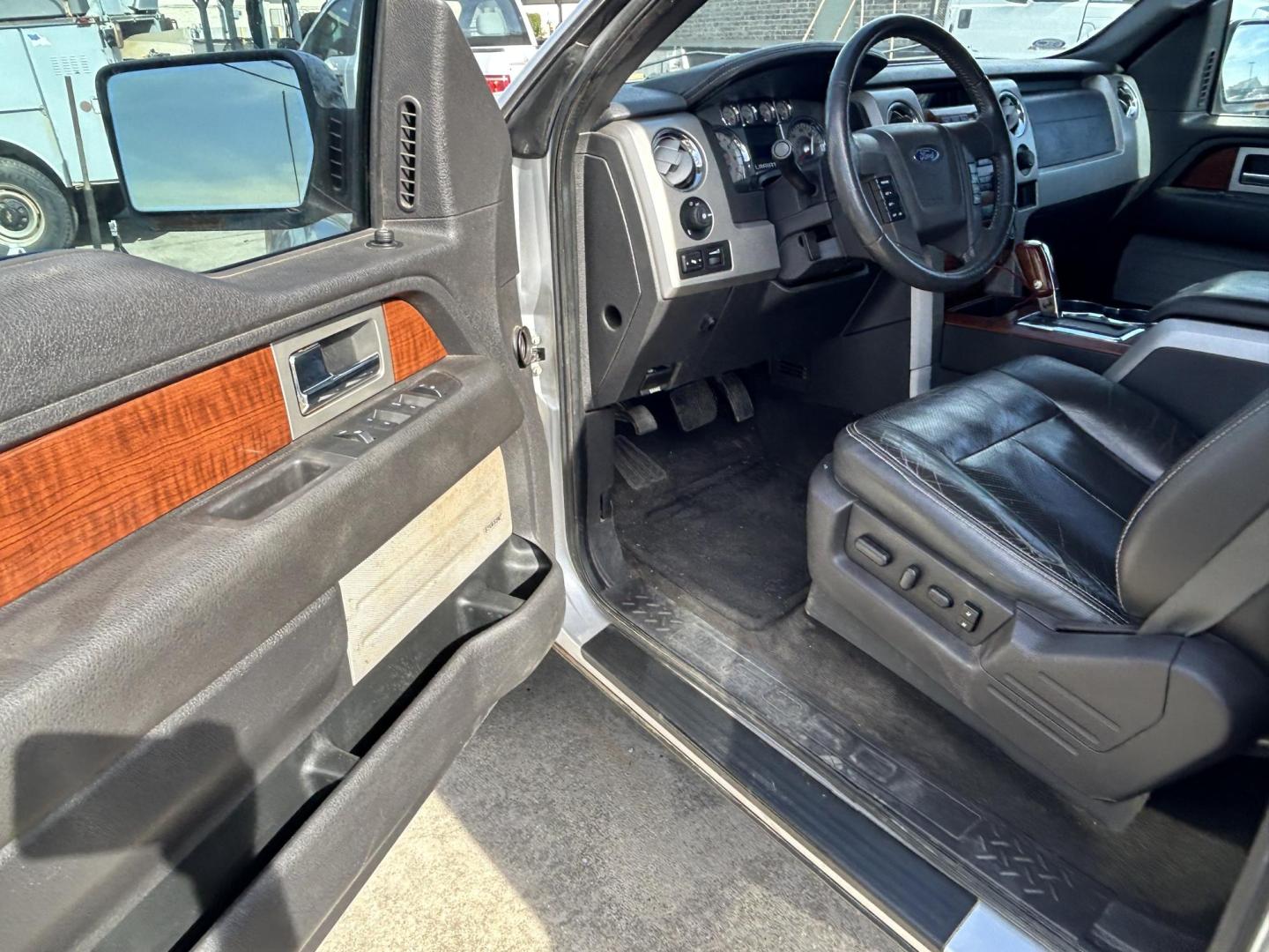 2010 Silver Ford F-150 Lariat SuperCrew 5.5-ft. Bed 4WD (1FTFW1EV1AK) with an 5.4L V8 SOHC 24V FFV engine, 4-Speed Automatic transmission, located at 1687 Business 35 S, New Braunfels, TX, 78130, (830) 625-7159, 29.655487, -98.051491 - Photo#12