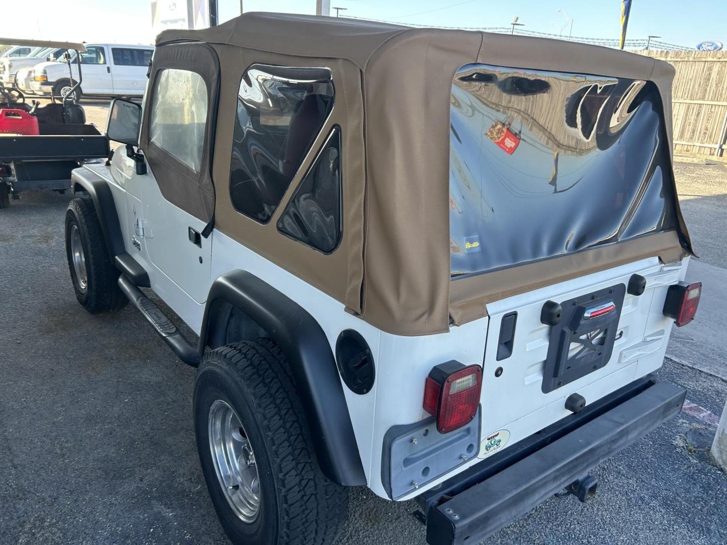 2002 White Jeep Wrangler X (1J4FA39S82P) with an 4.0L L6 OHV 12V engine, located at 1687 Business 35 S, New Braunfels, TX, 78130, (830) 625-7159, 29.655487, -98.051491 - Photo#5