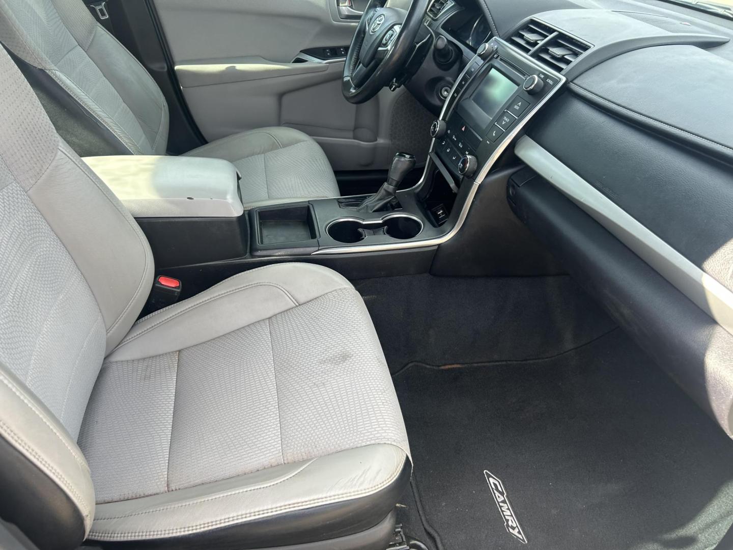 2016 Gray Toyota Camry SE (4T1BF1FK2GU) with an 2.5L L4 DOHC 16V engine, 6-Speed Automatic transmission, located at 1687 Business 35 S, New Braunfels, TX, 78130, (830) 625-7159, 29.655487, -98.051491 - Photo#2