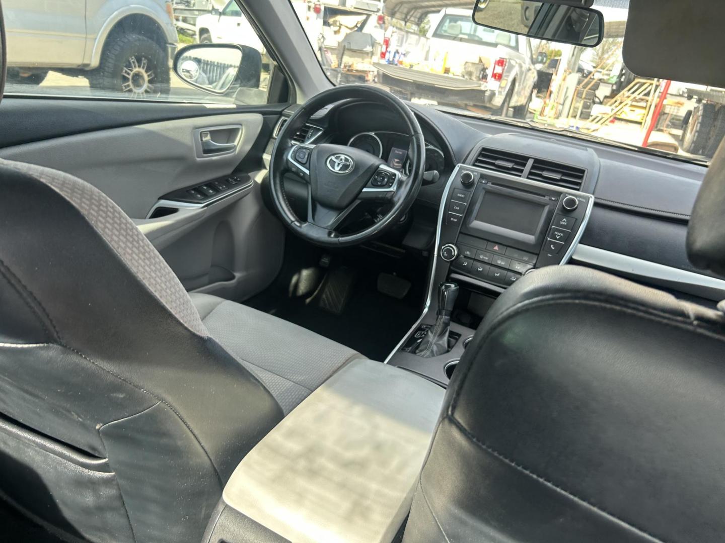 2016 Gray Toyota Camry SE (4T1BF1FK2GU) with an 2.5L L4 DOHC 16V engine, 6-Speed Automatic transmission, located at 1687 Business 35 S, New Braunfels, TX, 78130, (830) 625-7159, 29.655487, -98.051491 - Photo#5