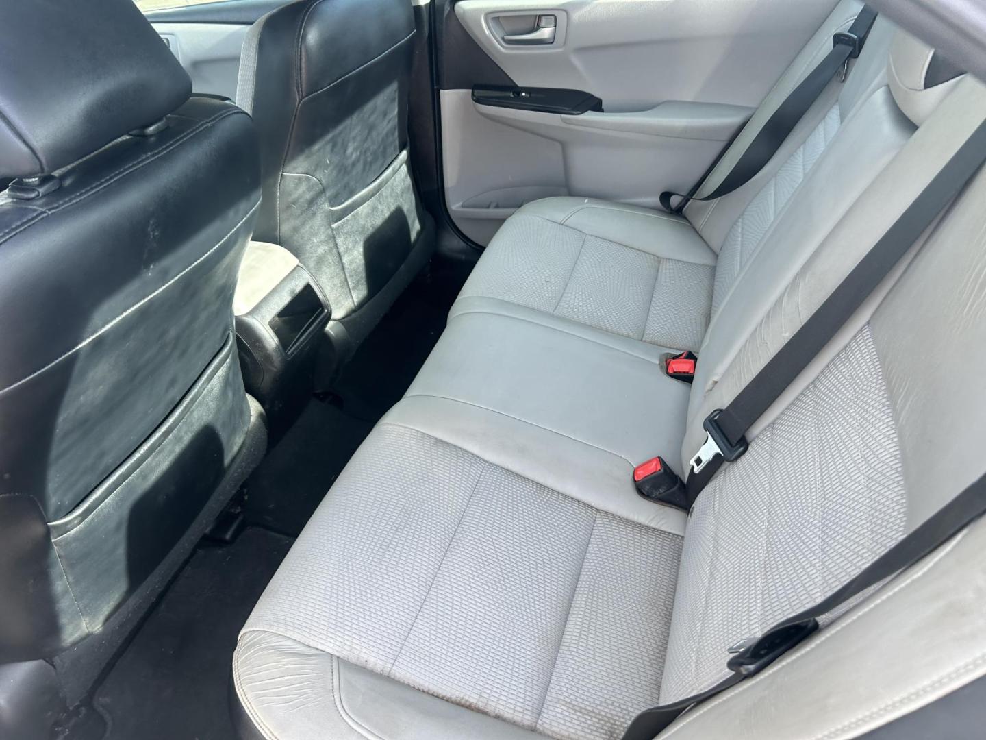 2016 Gray Toyota Camry SE (4T1BF1FK2GU) with an 2.5L L4 DOHC 16V engine, 6-Speed Automatic transmission, located at 1687 Business 35 S, New Braunfels, TX, 78130, (830) 625-7159, 29.655487, -98.051491 - Photo#8