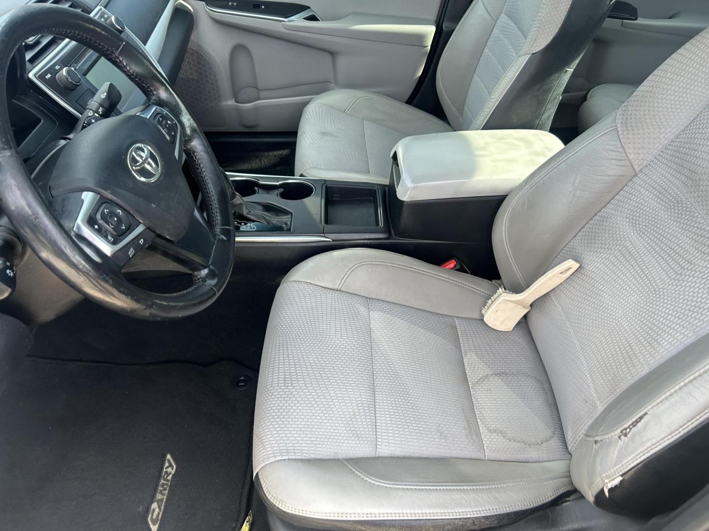 2016 Gray Toyota Camry SE (4T1BF1FK2GU) with an 2.5L L4 DOHC 16V engine, 6-Speed Automatic transmission, located at 1687 Business 35 S, New Braunfels, TX, 78130, (830) 625-7159, 29.655487, -98.051491 - Photo#10