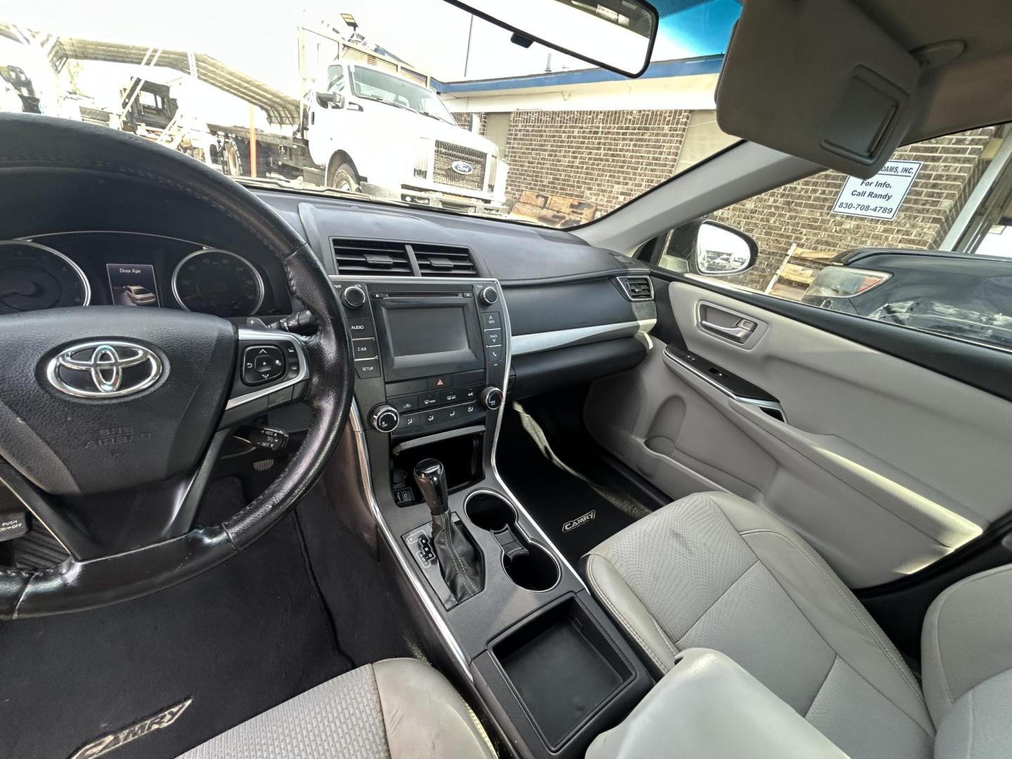 2016 Gray Toyota Camry SE (4T1BF1FK2GU) with an 2.5L L4 DOHC 16V engine, 6-Speed Automatic transmission, located at 1687 Business 35 S, New Braunfels, TX, 78130, (830) 625-7159, 29.655487, -98.051491 - Photo#12