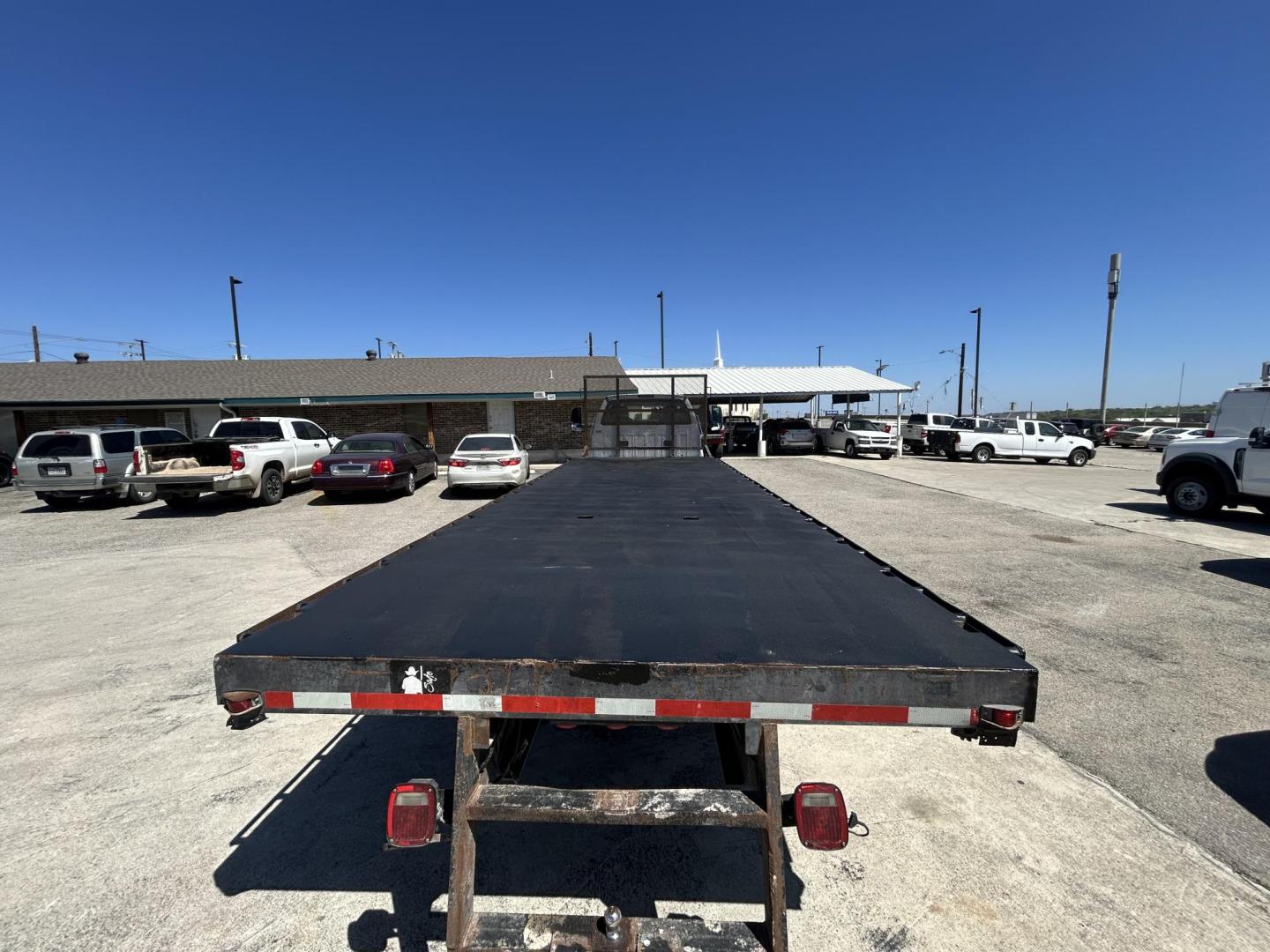 2017 White Ford F-650 Regular Cab 2WD DRW (1FDNF6DC3HD) with an 6.7L V8 DIESEL engine, located at 1687 Business 35 S, New Braunfels, TX, 78130, (830) 625-7159, 29.655487, -98.051491 - Photo#5