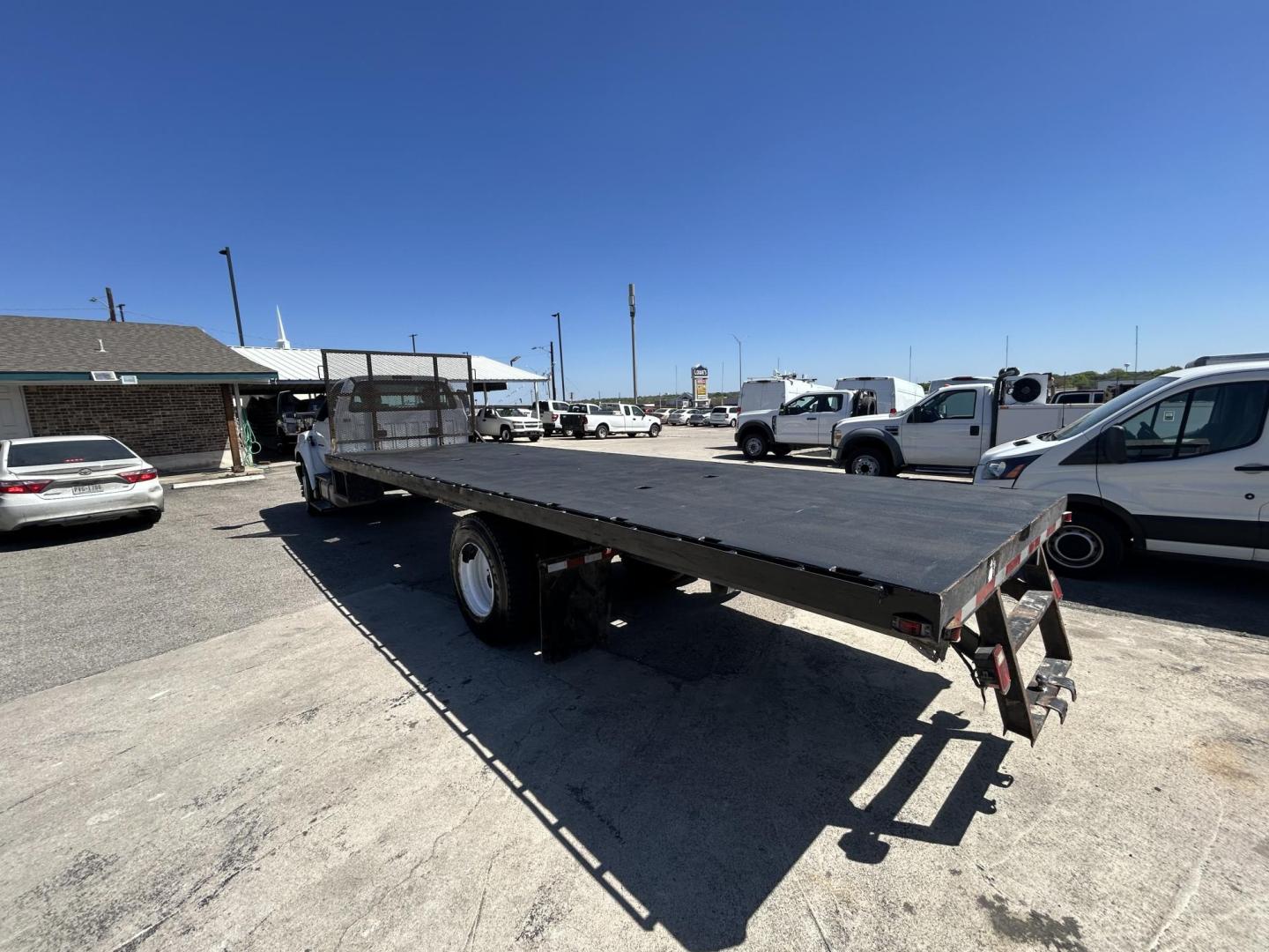 2017 White Ford F-650 Regular Cab 2WD DRW (1FDNF6DC3HD) with an 6.7L V8 DIESEL engine, located at 1687 Business 35 S, New Braunfels, TX, 78130, (830) 625-7159, 29.655487, -98.051491 - Photo#6
