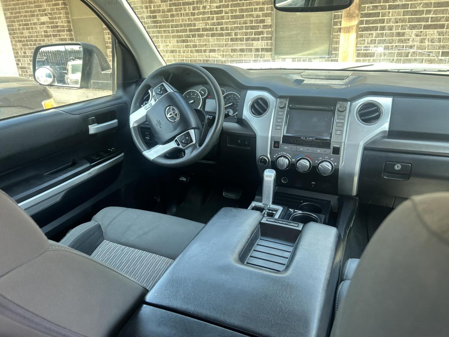 2015 White Toyota Tundra SR5 5.7L V8 Double Cab 4WD (5TFUY5F13FX) with an 5.7L V8 DOHC 32V engine, 6-Speed Automatic transmission, located at 1687 Business 35 S, New Braunfels, TX, 78130, (830) 625-7159, 29.655487, -98.051491 - Photo#5