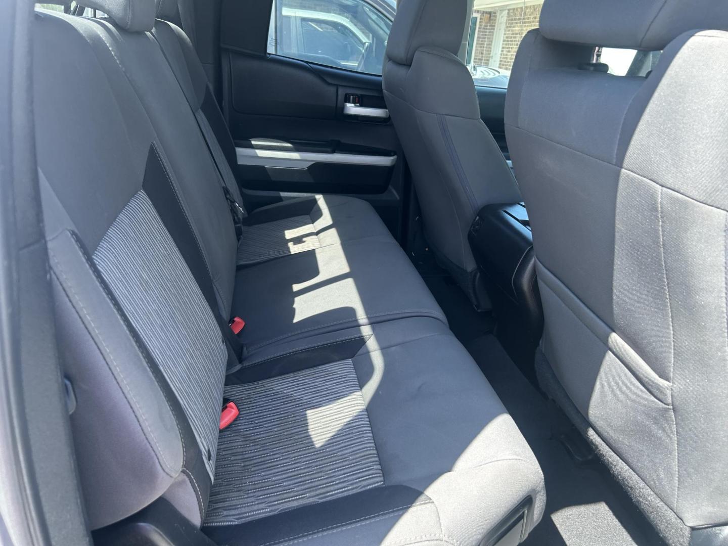 2015 White Toyota Tundra SR5 5.7L V8 Double Cab 4WD (5TFUY5F13FX) with an 5.7L V8 DOHC 32V engine, 6-Speed Automatic transmission, located at 1687 Business 35 S, New Braunfels, TX, 78130, (830) 625-7159, 29.655487, -98.051491 - Photo#4