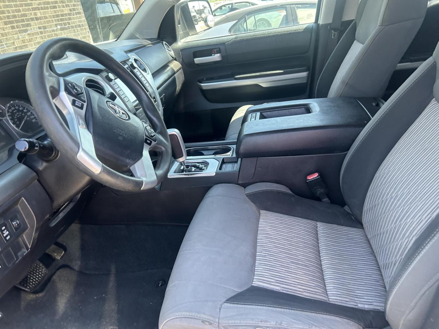 2015 White Toyota Tundra SR5 5.7L V8 Double Cab 4WD (5TFUY5F13FX) with an 5.7L V8 DOHC 32V engine, 6-Speed Automatic transmission, located at 1687 Business 35 S, New Braunfels, TX, 78130, (830) 625-7159, 29.655487, -98.051491 - Photo#11