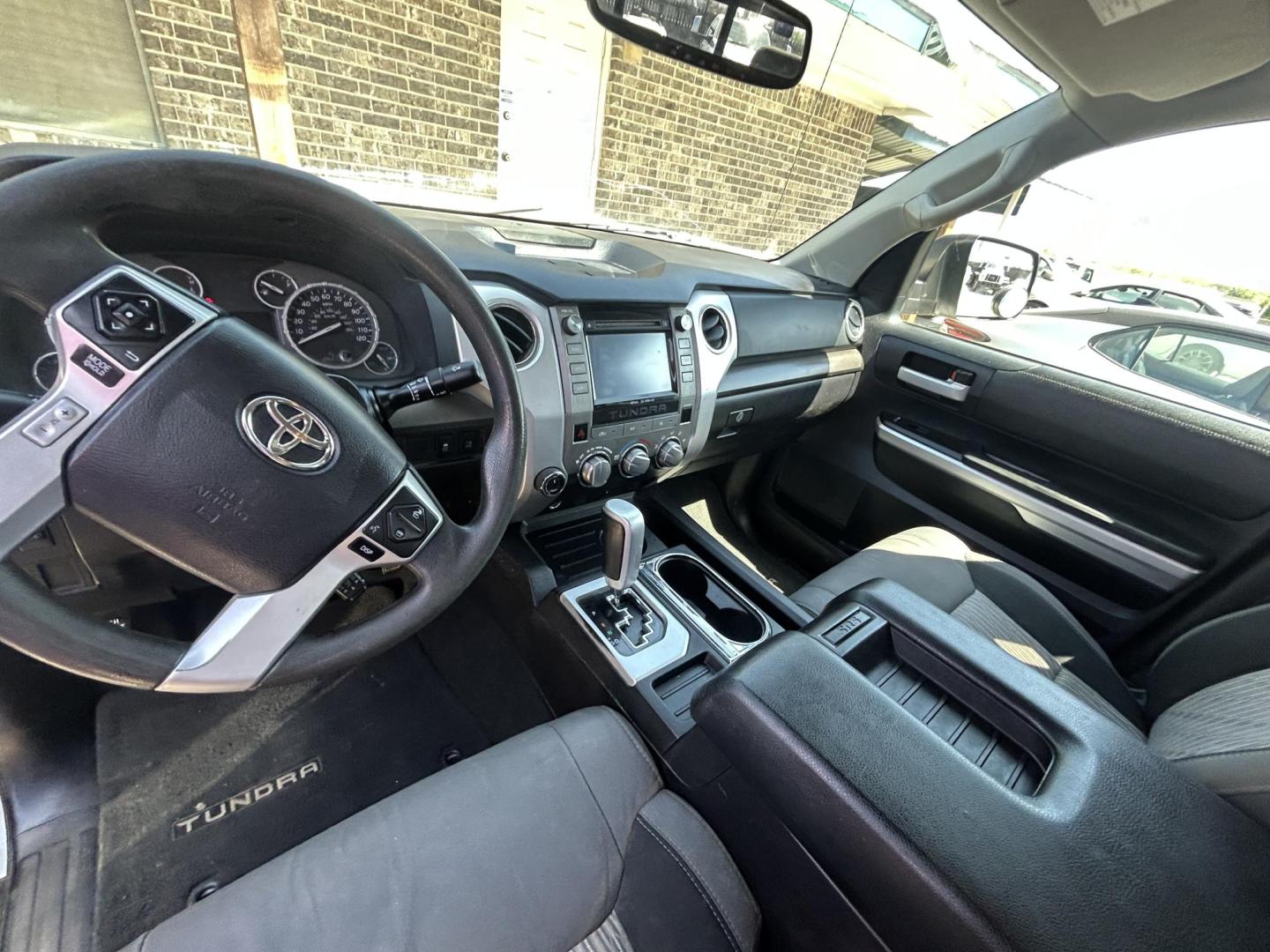 2015 White Toyota Tundra SR5 5.7L V8 Double Cab 4WD (5TFUY5F13FX) with an 5.7L V8 DOHC 32V engine, 6-Speed Automatic transmission, located at 1687 Business 35 S, New Braunfels, TX, 78130, (830) 625-7159, 29.655487, -98.051491 - Photo#13
