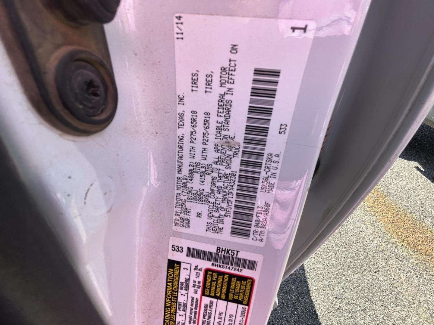 2015 White Toyota Tundra SR5 5.7L V8 Double Cab 4WD (5TFUY5F13FX) with an 5.7L V8 DOHC 32V engine, 6-Speed Automatic transmission, located at 1687 Business 35 S, New Braunfels, TX, 78130, (830) 625-7159, 29.655487, -98.051491 - Photo#14