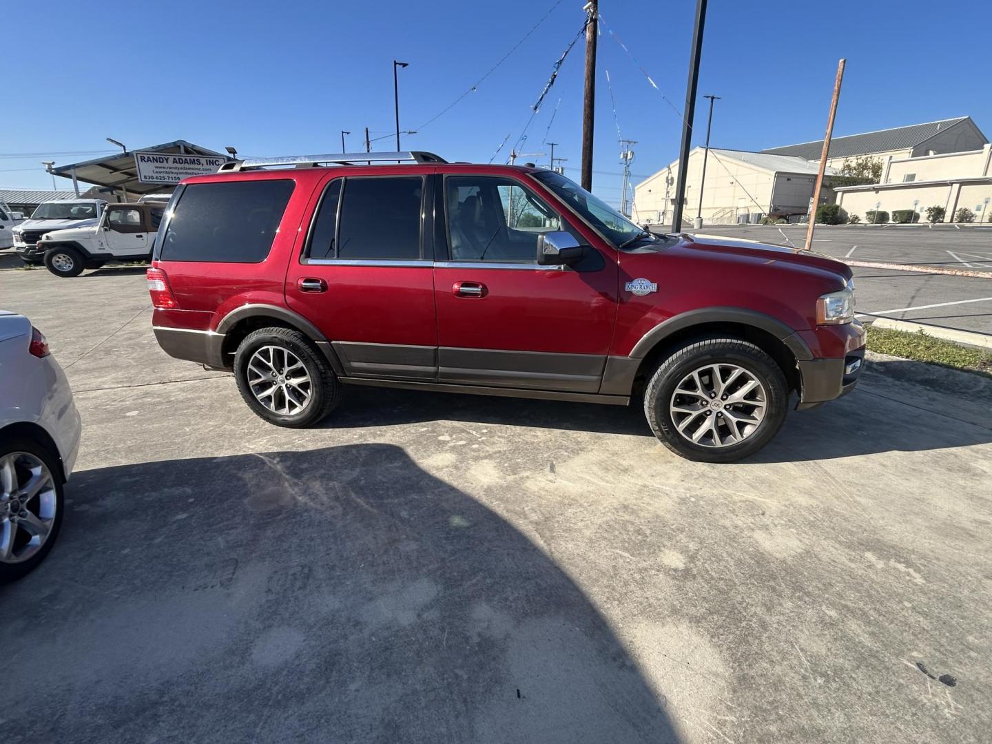 2017 White Ford Expedition XLT 2WD (1FMJU1HT2HE) with an 3.5L V6 DOHC 24V FFV engine, 6A transmission, located at 1687 Business 35 S, New Braunfels, TX, 78130, (830) 625-7159, 29.655487, -98.051491 - Photo#1