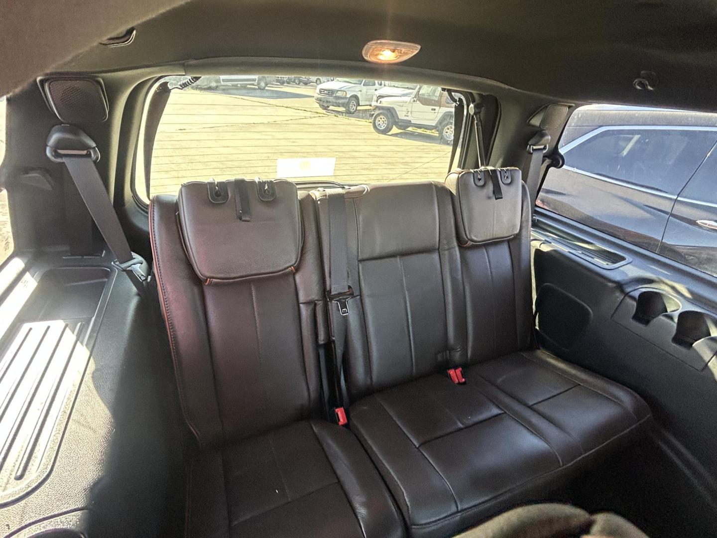 2017 White Ford Expedition XLT 2WD (1FMJU1HT2HE) with an 3.5L V6 DOHC 24V FFV engine, 6A transmission, located at 1687 Business 35 S, New Braunfels, TX, 78130, (830) 625-7159, 29.655487, -98.051491 - Photo#6