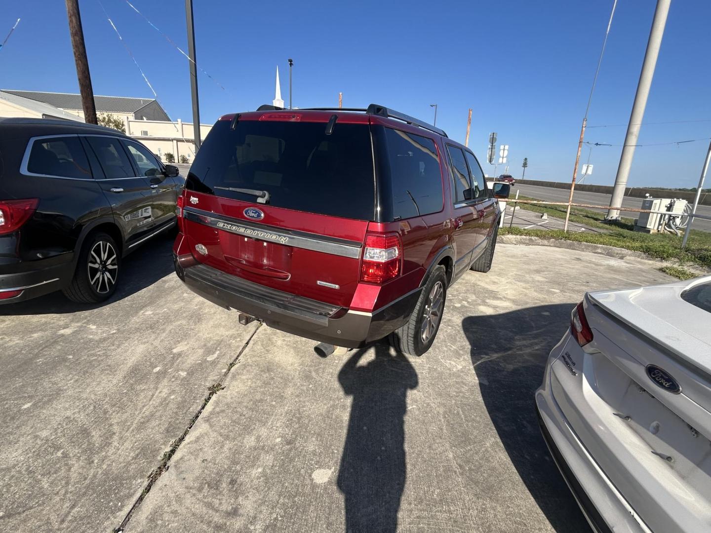 2017 White Ford Expedition XLT 2WD (1FMJU1HT2HE) with an 3.5L V6 DOHC 24V FFV engine, 6A transmission, located at 1687 Business 35 S, New Braunfels, TX, 78130, (830) 625-7159, 29.655487, -98.051491 - Photo#7