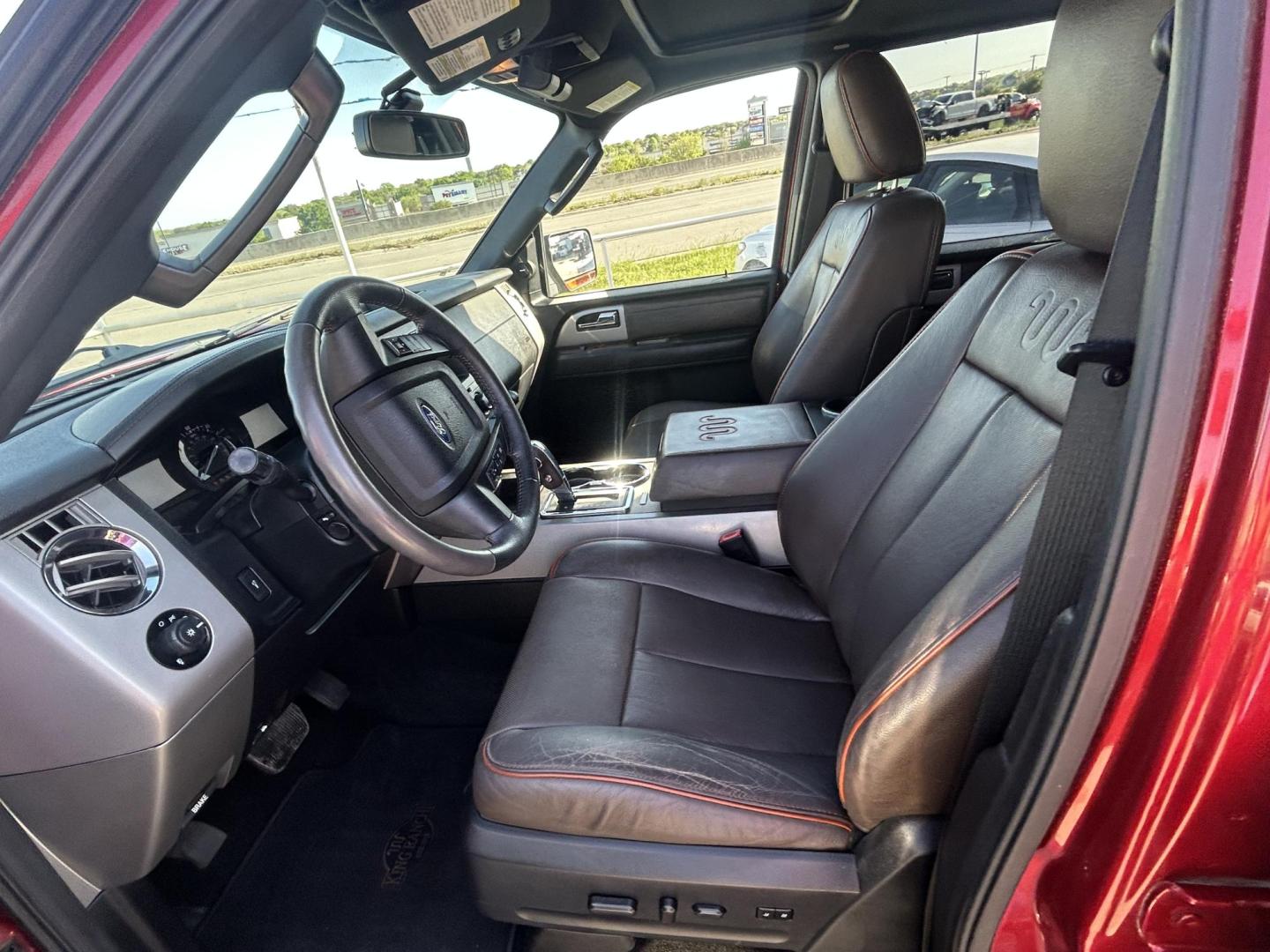 2017 White Ford Expedition XLT 2WD (1FMJU1HT2HE) with an 3.5L V6 DOHC 24V FFV engine, 6A transmission, located at 1687 Business 35 S, New Braunfels, TX, 78130, (830) 625-7159, 29.655487, -98.051491 - Photo#11