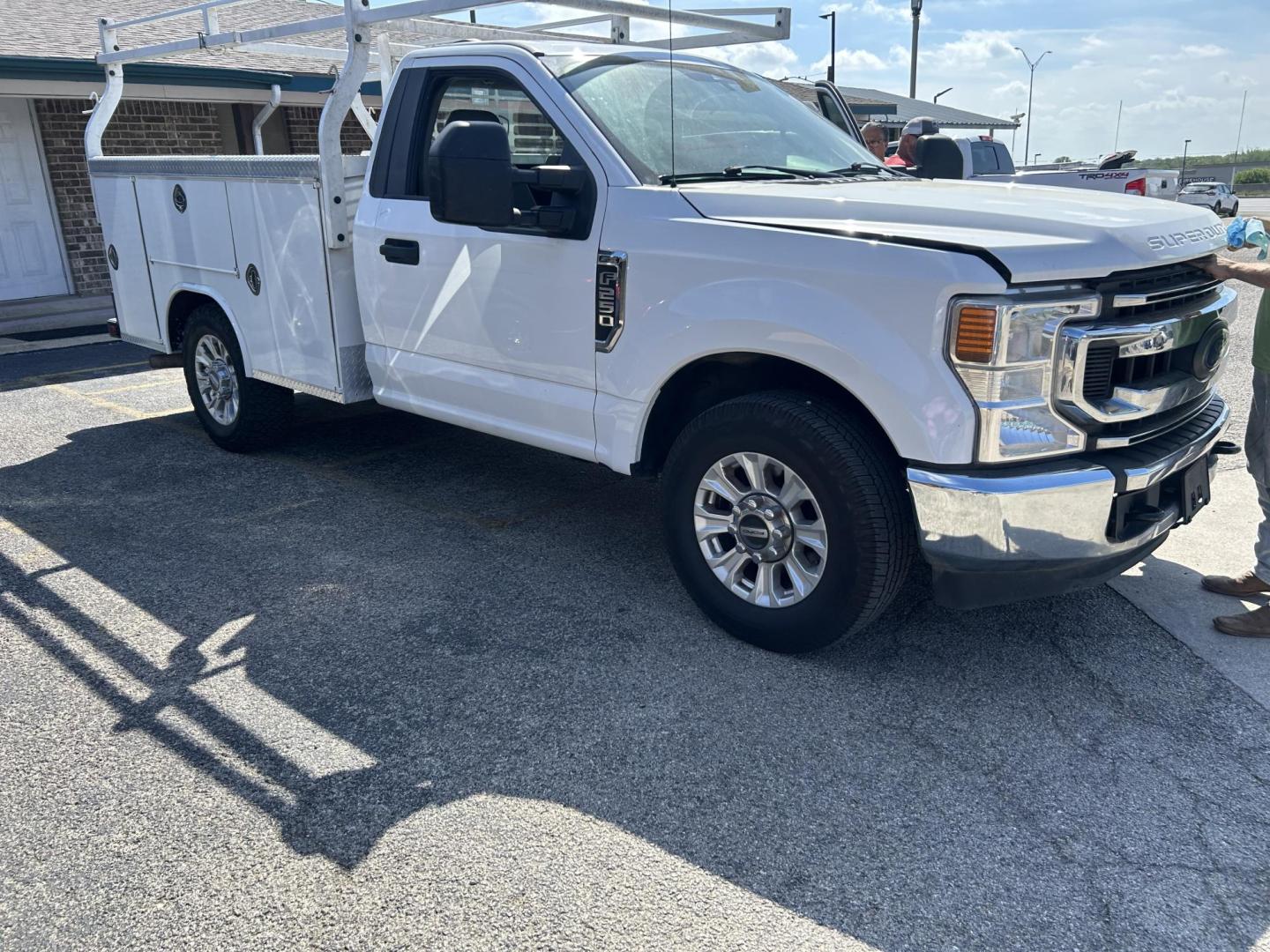 2021 Ford F-250 SD XL 2WD (1FDBF2A68ME) with an 6.2L V8 OHV 16V engine, 6A transmission, located at 1687 Business 35 S, New Braunfels, TX, 78130, (830) 625-7159, 29.655487, -98.051491 - Photo#1