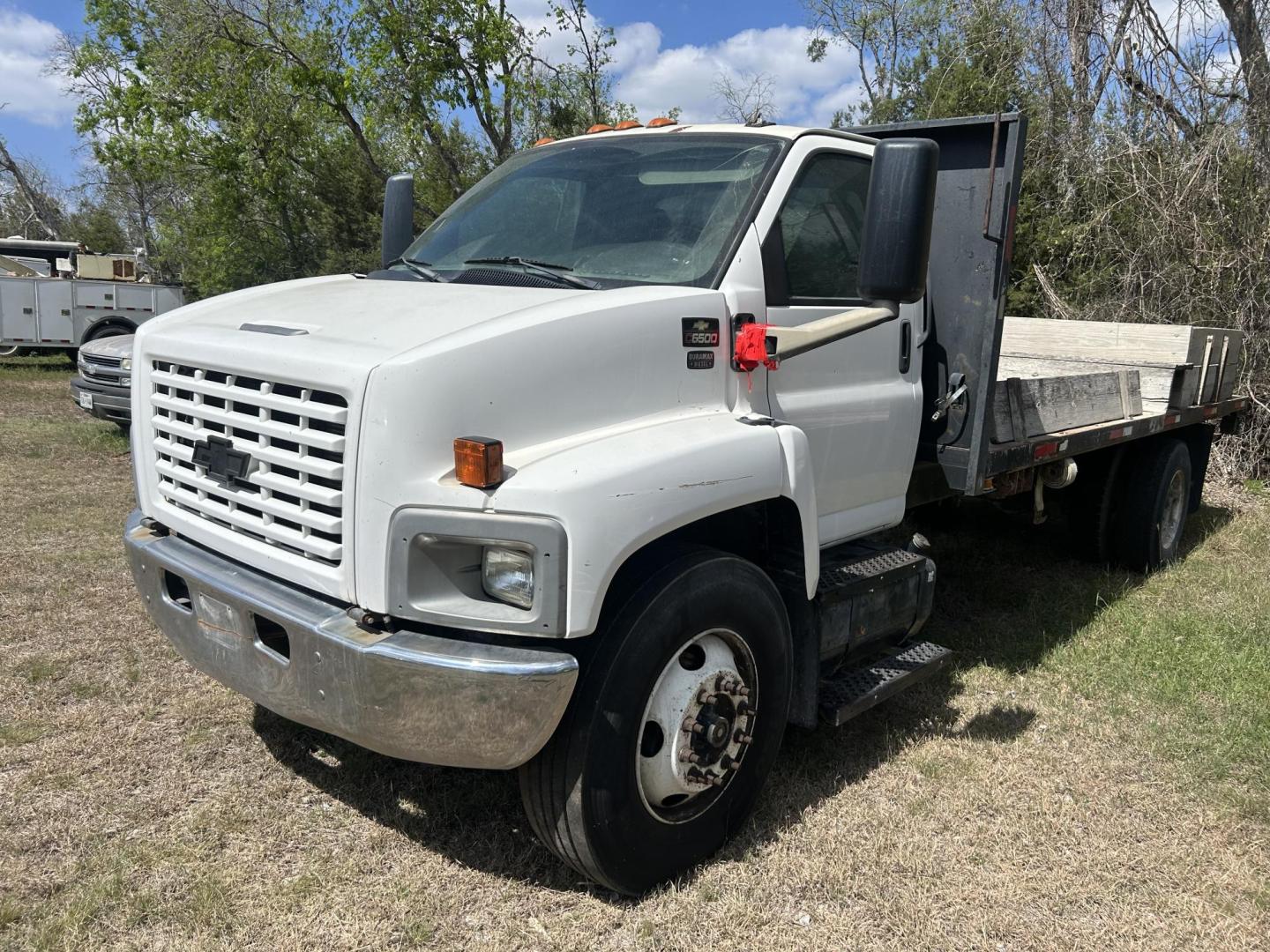 2006 White Chevrolet C6C042 - (1GBJ6C1376F) with an 7.8L L6 TURBO DIESEL engine, located at 1687 Business 35 S, New Braunfels, TX, 78130, (830) 625-7159, 29.655487, -98.051491 - Photo#0