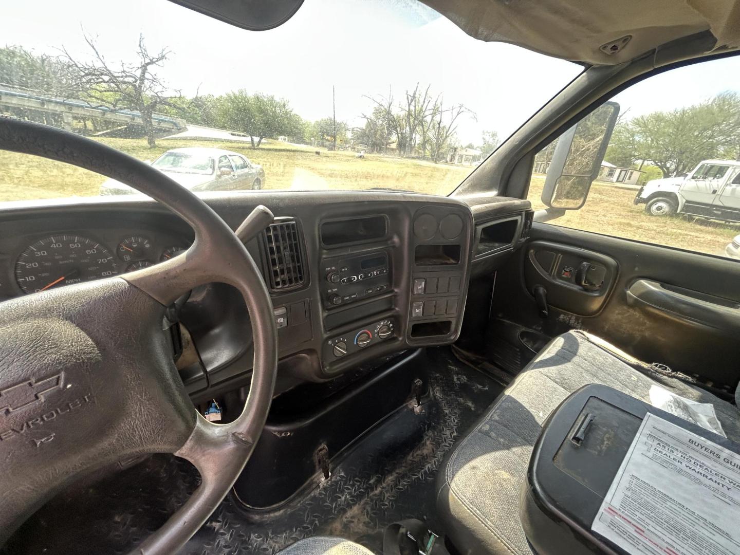 2006 White Chevrolet C6C042 - (1GBJ6C1376F) with an 7.8L L6 TURBO DIESEL engine, located at 1687 Business 35 S, New Braunfels, TX, 78130, (830) 625-7159, 29.655487, -98.051491 - Photo#9