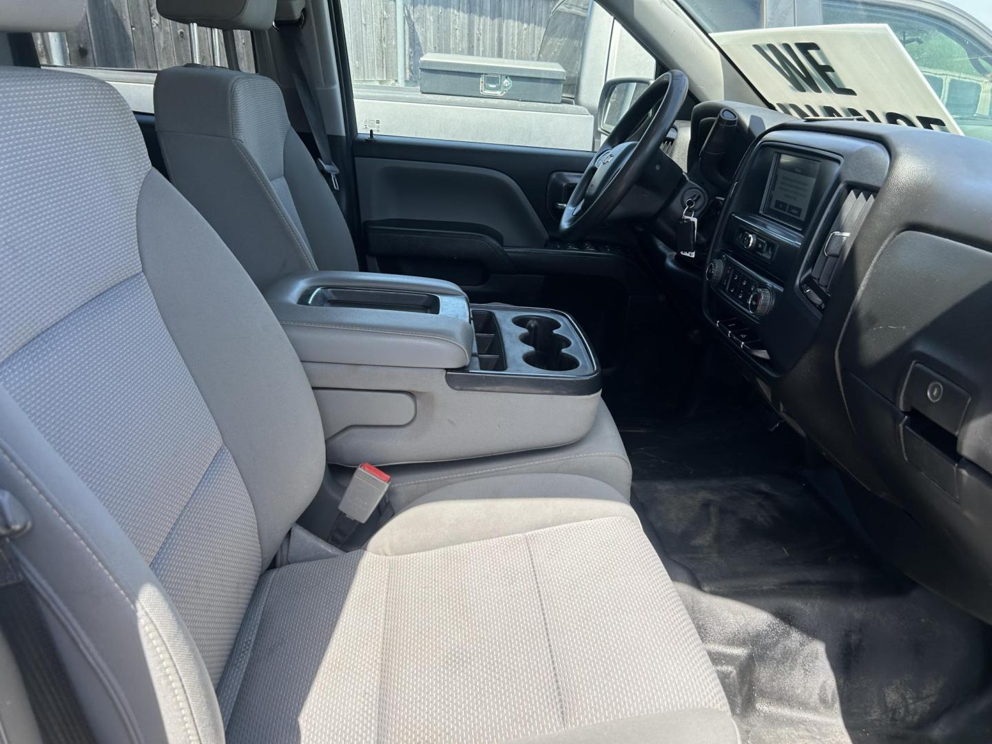 2019 White Chevrolet Silverado 1500 Work Truck Double Cab 2WD (2GCRCNEC8K1) with an 5.3L V8 OHV 16V engine, 6A transmission, located at 1687 Business 35 S, New Braunfels, TX, 78130, (830) 625-7159, 29.655487, -98.051491 - Photo#2
