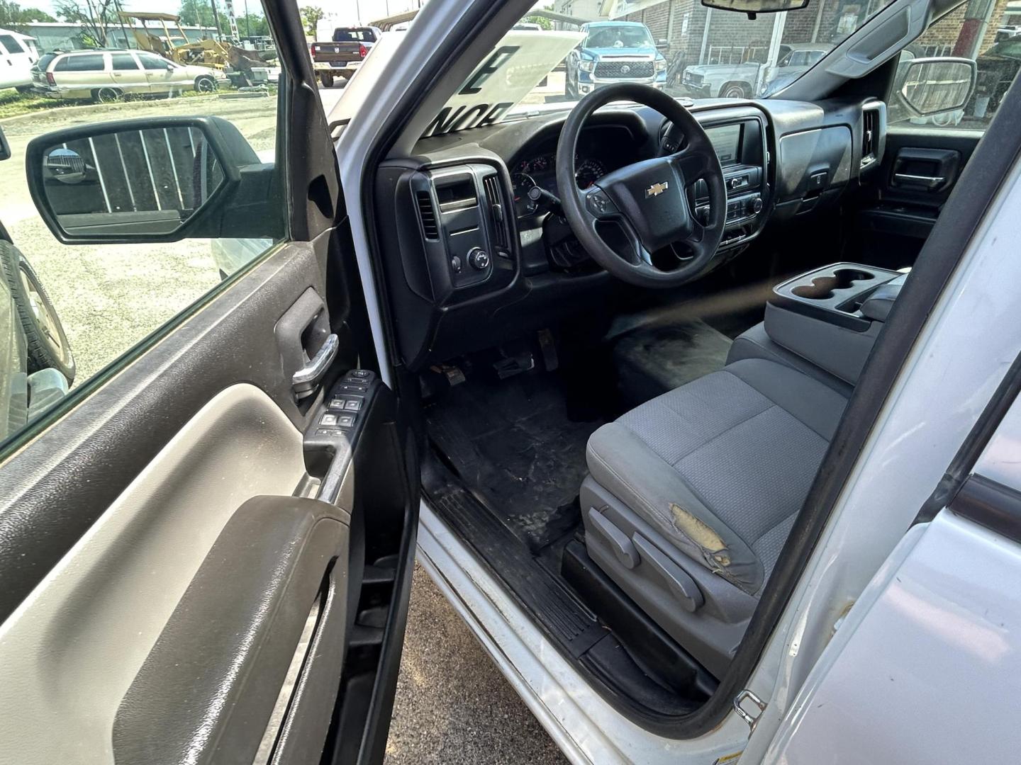 2019 White Chevrolet Silverado 1500 Work Truck Double Cab 2WD (2GCRCNEC8K1) with an 5.3L V8 OHV 16V engine, 6A transmission, located at 1687 Business 35 S, New Braunfels, TX, 78130, (830) 625-7159, 29.655487, -98.051491 - Photo#7