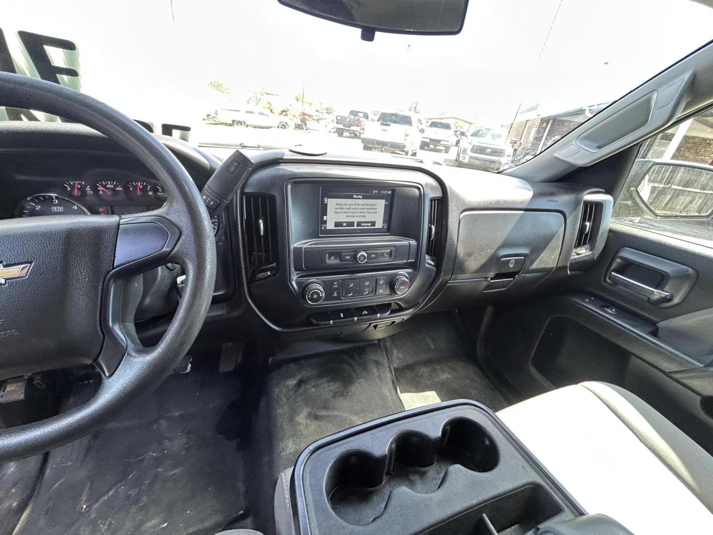 2019 White Chevrolet Silverado 1500 Work Truck Double Cab 2WD (2GCRCNEC8K1) with an 5.3L V8 OHV 16V engine, 6A transmission, located at 1687 Business 35 S, New Braunfels, TX, 78130, (830) 625-7159, 29.655487, -98.051491 - Photo#10