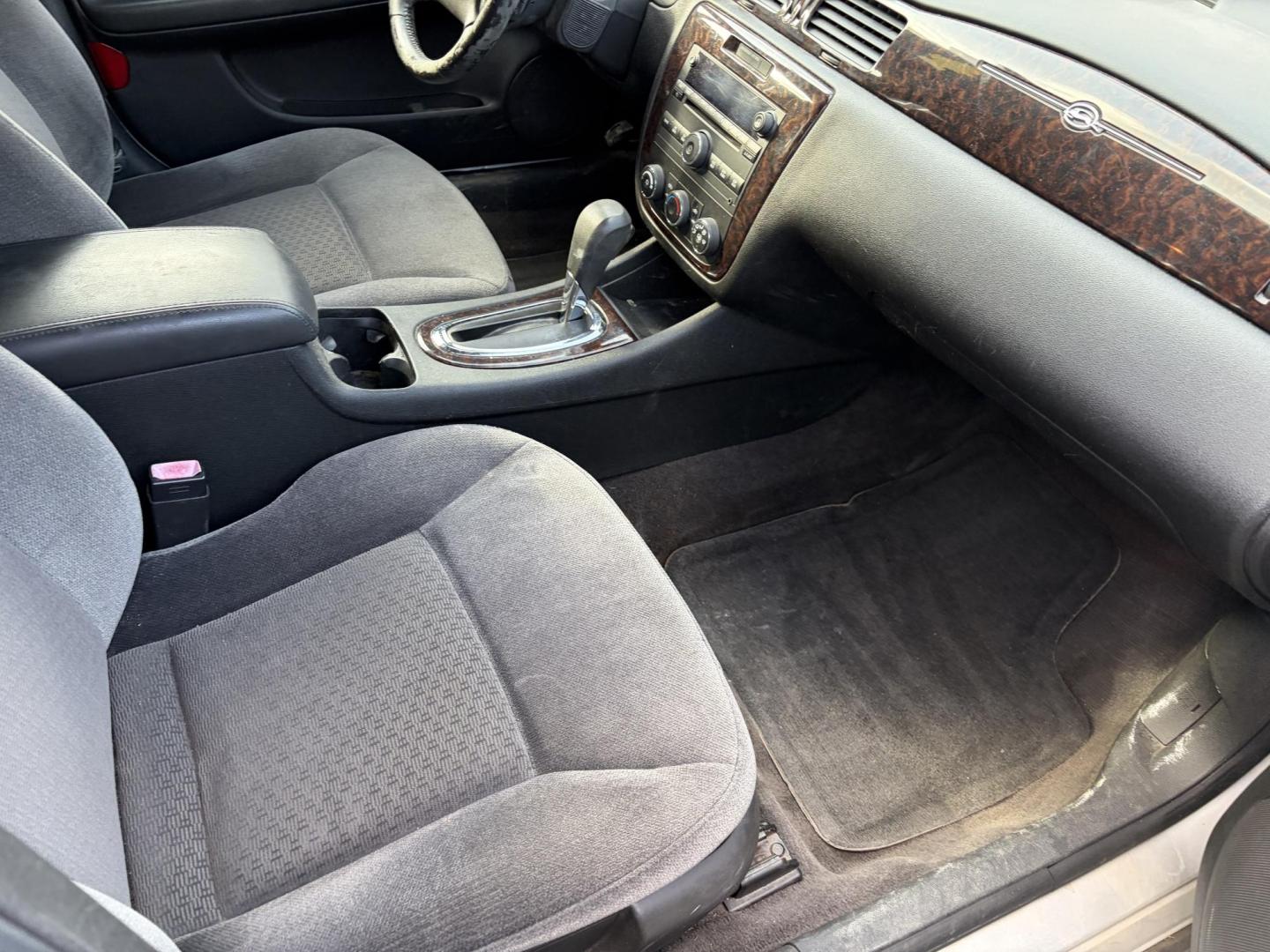 2014 Chevrolet Impala LS (2G1WA5E39E1) with an 3.6L V6 DOHC 16V FFV engine, 6-Speed Automatic transmission, located at 1687 Business 35 S, New Braunfels, TX, 78130, (830) 625-7159, 29.655487, -98.051491 - Photo#2