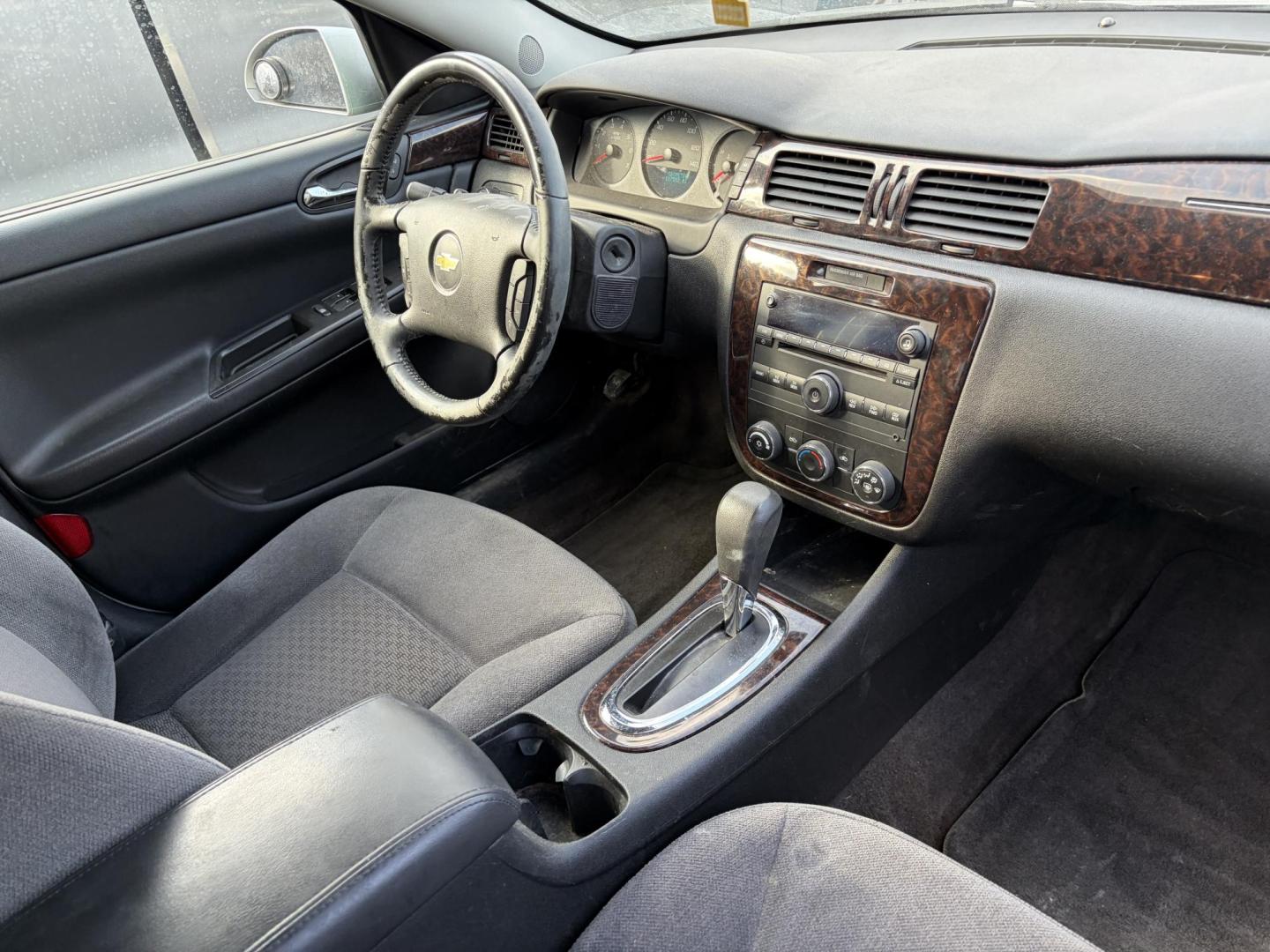 2014 Chevrolet Impala LS (2G1WA5E39E1) with an 3.6L V6 DOHC 16V FFV engine, 6-Speed Automatic transmission, located at 1687 Business 35 S, New Braunfels, TX, 78130, (830) 625-7159, 29.655487, -98.051491 - Photo#3