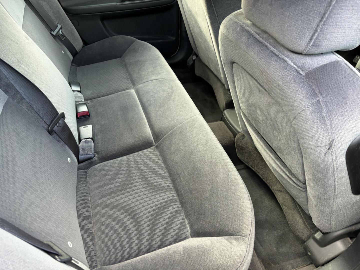 2014 Chevrolet Impala LS (2G1WA5E39E1) with an 3.6L V6 DOHC 16V FFV engine, 6-Speed Automatic transmission, located at 1687 Business 35 S, New Braunfels, TX, 78130, (830) 625-7159, 29.655487, -98.051491 - Photo#4