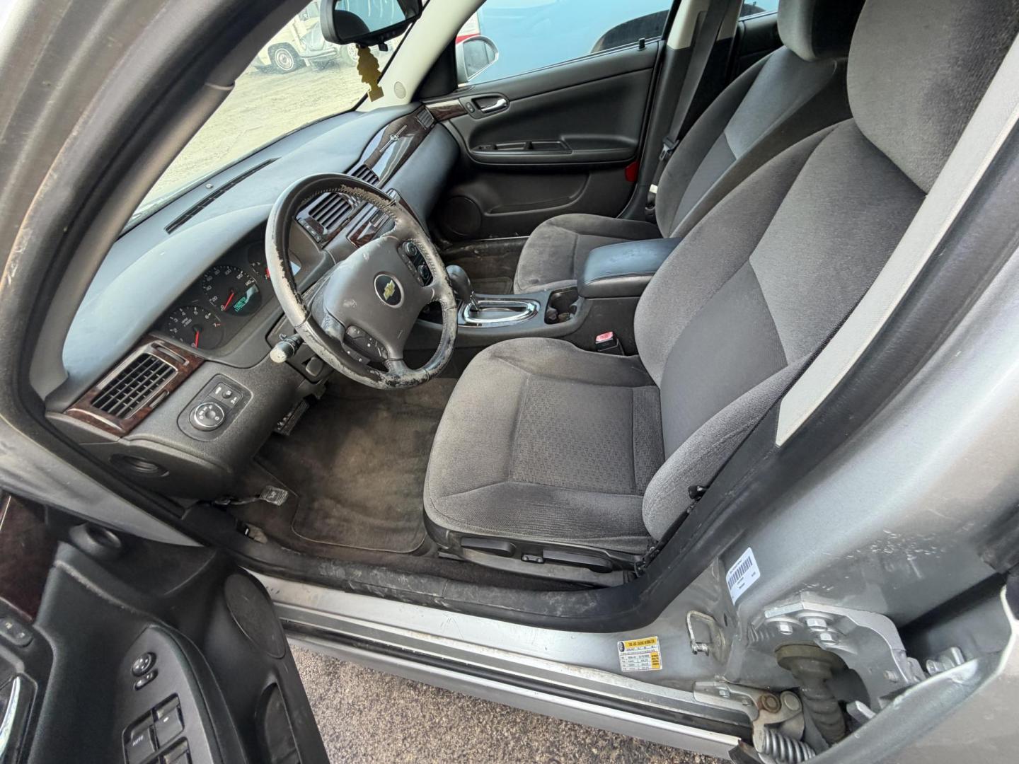 2014 Chevrolet Impala LS (2G1WA5E39E1) with an 3.6L V6 DOHC 16V FFV engine, 6-Speed Automatic transmission, located at 1687 Business 35 S, New Braunfels, TX, 78130, (830) 625-7159, 29.655487, -98.051491 - Photo#9