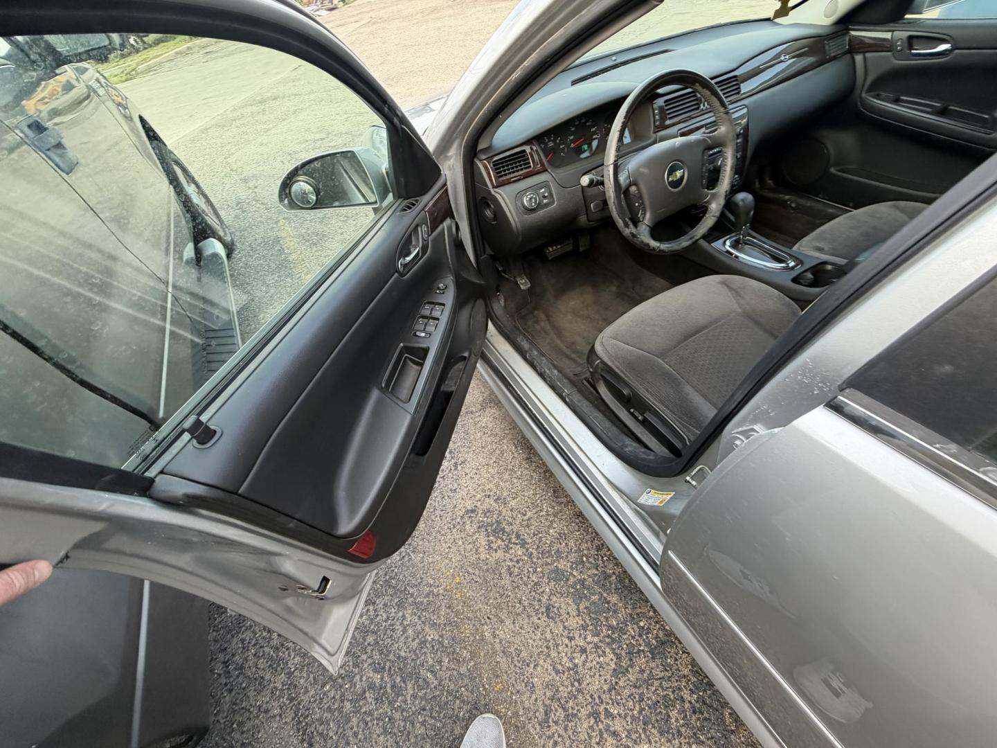 2014 Chevrolet Impala LS (2G1WA5E39E1) with an 3.6L V6 DOHC 16V FFV engine, 6-Speed Automatic transmission, located at 1687 Business 35 S, New Braunfels, TX, 78130, (830) 625-7159, 29.655487, -98.051491 - Photo#8