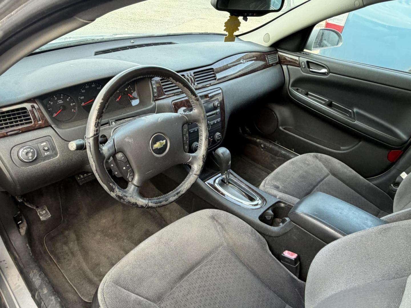 2014 Chevrolet Impala LS (2G1WA5E39E1) with an 3.6L V6 DOHC 16V FFV engine, 6-Speed Automatic transmission, located at 1687 Business 35 S, New Braunfels, TX, 78130, (830) 625-7159, 29.655487, -98.051491 - Photo#11