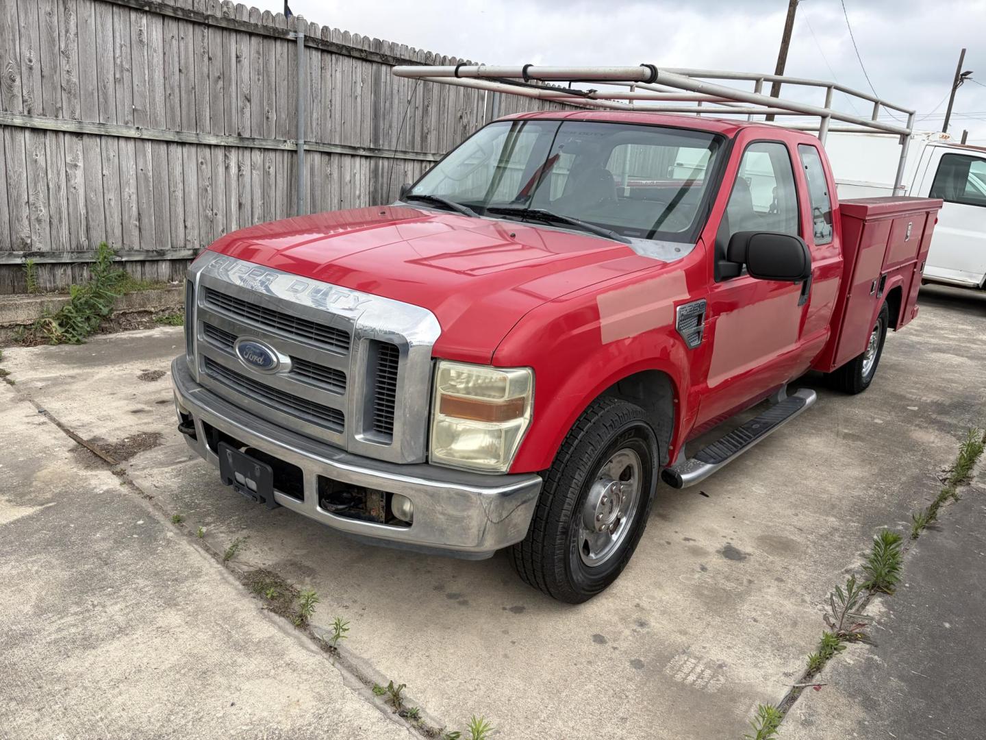 2008 Red Ford F-250 SD XL SuperCab 2WD (1FDSX20518E) with an 5.4L V8 SOHC 16V engine, located at 1687 Business 35 S, New Braunfels, TX, 78130, (830) 625-7159, 29.655487, -98.051491 - Photo#0