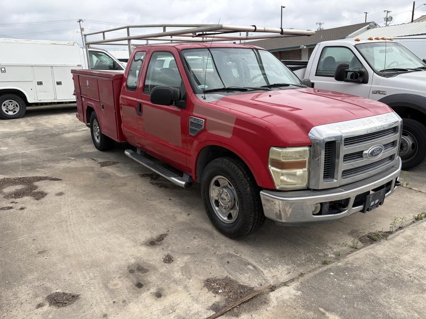 2008 Red Ford F-250 SD XL SuperCab 2WD (1FDSX20518E) with an 5.4L V8 SOHC 16V engine, located at 1687 Business 35 S, New Braunfels, TX, 78130, (830) 625-7159, 29.655487, -98.051491 - Photo#1