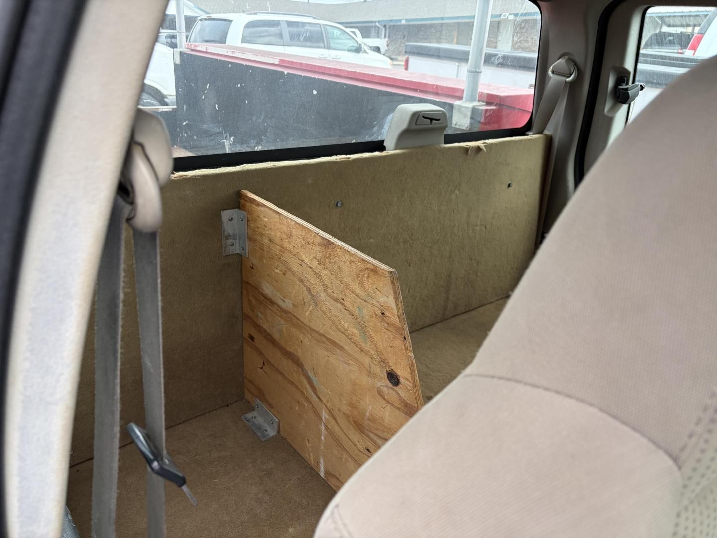 2008 Red Ford F-250 SD XL SuperCab 2WD (1FDSX20518E) with an 5.4L V8 SOHC 16V engine, located at 1687 Business 35 S, New Braunfels, TX, 78130, (830) 625-7159, 29.655487, -98.051491 - Photo#4