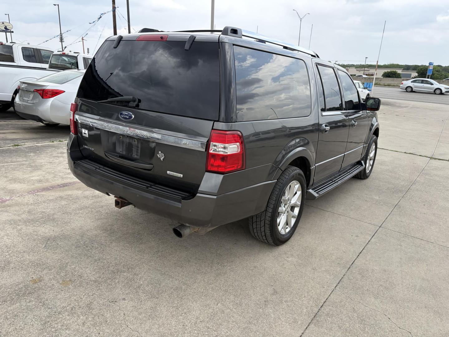 2017 Gray Ford Expedition EL Limited 2WD (1FMJK1KT7HE) with an 3.5L V6 DOHC 24V FFV engine, 6A transmission, located at 1687 Business 35 S, New Braunfels, TX, 78130, (830) 625-7159, 29.655487, -98.051491 - Photo#5