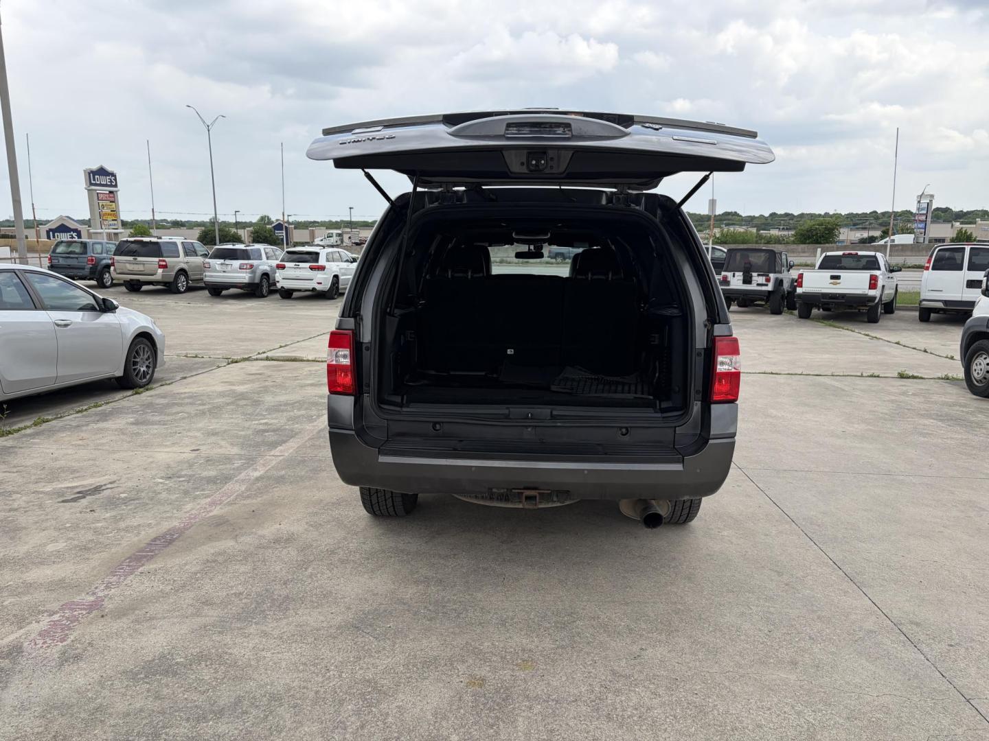 2017 Gray Ford Expedition EL Limited 2WD (1FMJK1KT7HE) with an 3.5L V6 DOHC 24V FFV engine, 6A transmission, located at 1687 Business 35 S, New Braunfels, TX, 78130, (830) 625-7159, 29.655487, -98.051491 - Photo#6