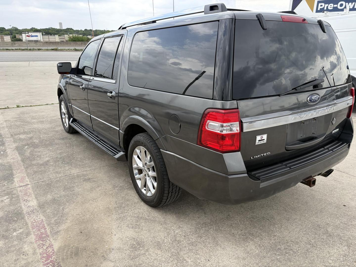 2017 Gray Ford Expedition EL Limited 2WD (1FMJK1KT7HE) with an 3.5L V6 DOHC 24V FFV engine, 6A transmission, located at 1687 Business 35 S, New Braunfels, TX, 78130, (830) 625-7159, 29.655487, -98.051491 - Photo#9