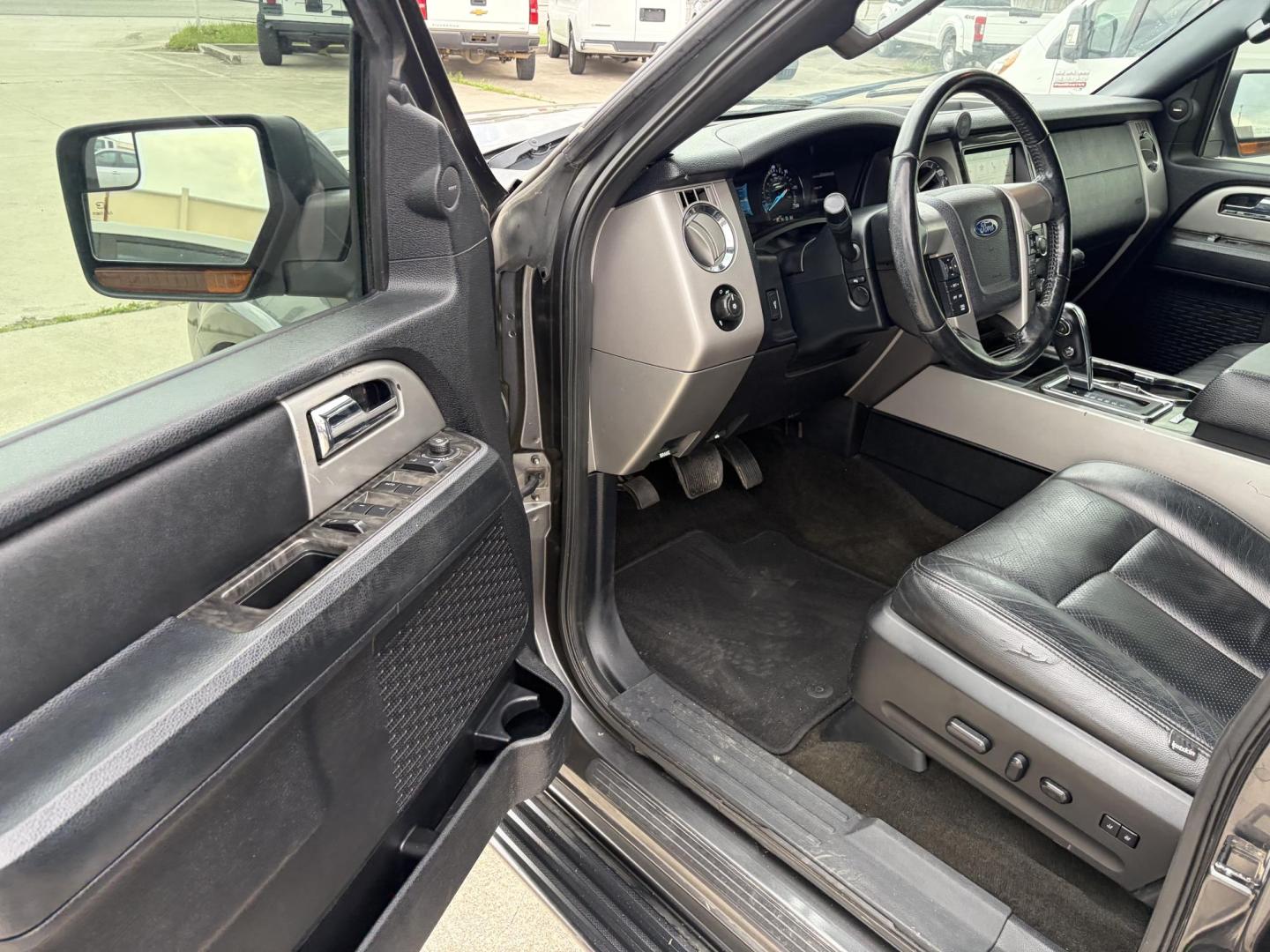 2017 Gray Ford Expedition EL Limited 2WD (1FMJK1KT7HE) with an 3.5L V6 DOHC 24V FFV engine, 6A transmission, located at 1687 Business 35 S, New Braunfels, TX, 78130, (830) 625-7159, 29.655487, -98.051491 - Photo#11