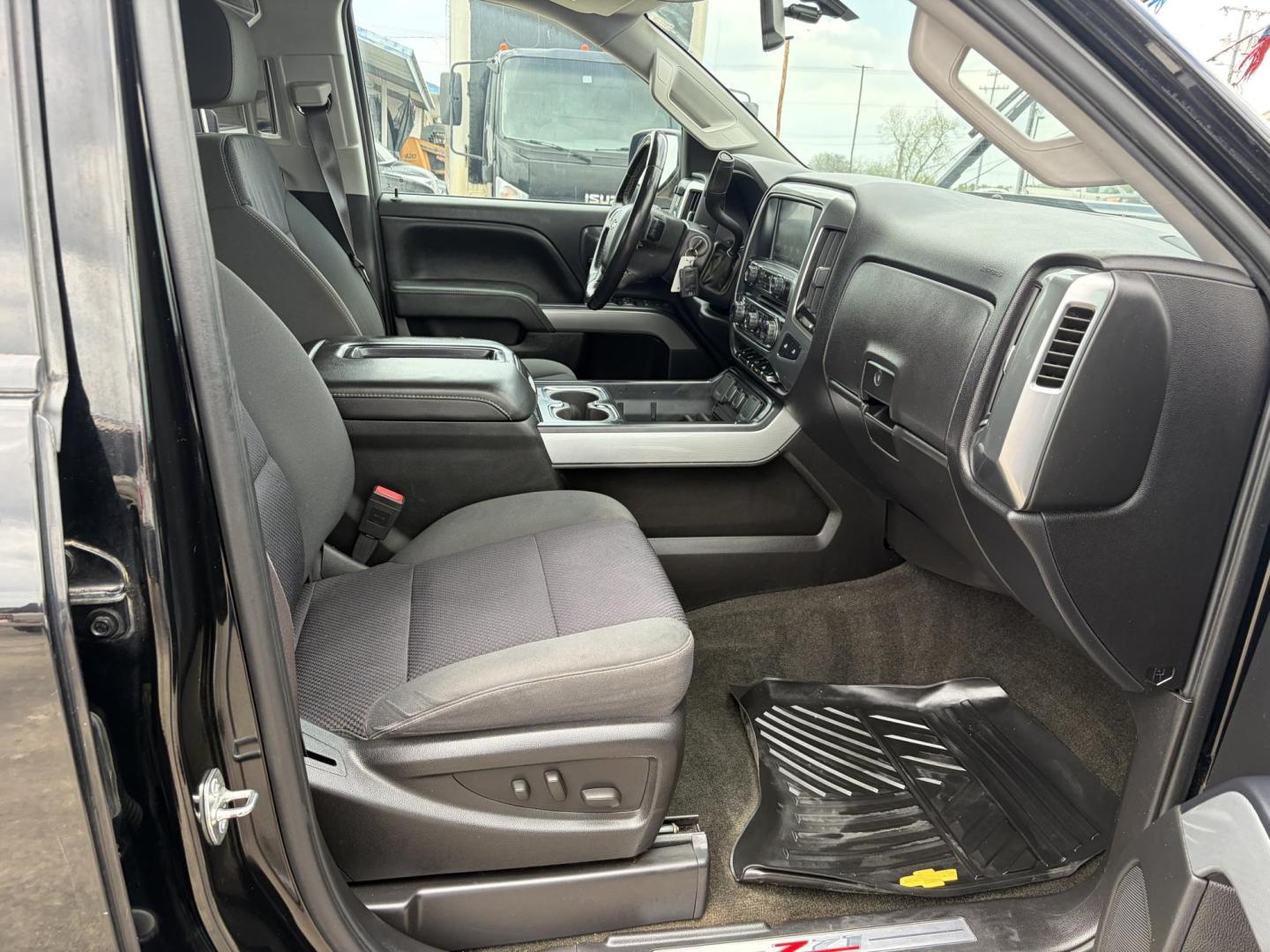 2015 Black Chevrolet Silverado 2500HD LT Crew Cab 6.5ft 4WD (1GC1KVEG5FF) with an 6.0L V8 OHV 16V FFV engine, 6-Speed Automatic transmission, located at 1687 Business 35 S, New Braunfels, TX, 78130, (830) 625-7159, 29.655487, -98.051491 - Photo#2