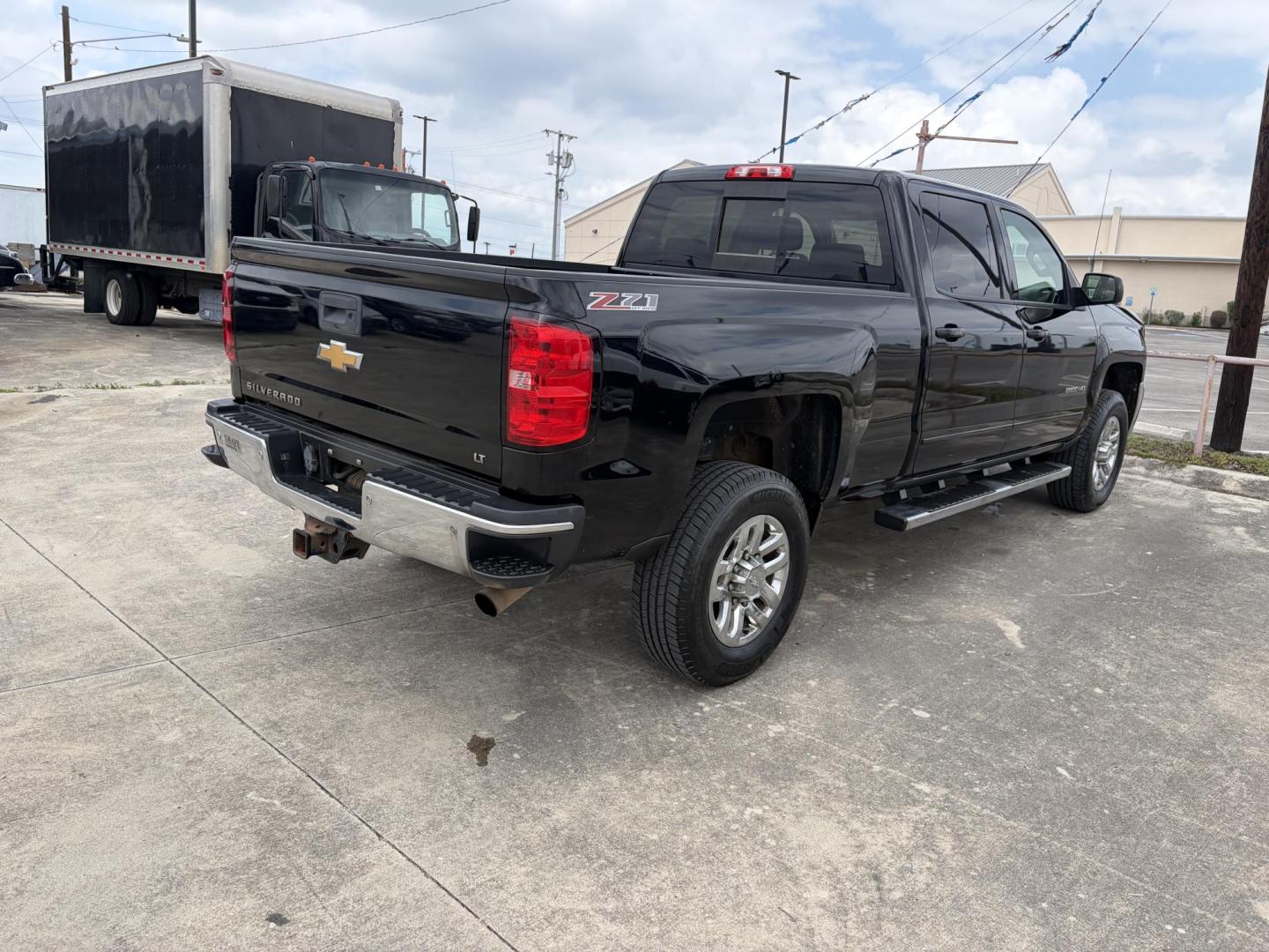 2015 Black Chevrolet Silverado 2500HD LT Crew Cab 6.5ft 4WD (1GC1KVEG5FF) with an 6.0L V8 OHV 16V FFV engine, 6-Speed Automatic transmission, located at 1687 Business 35 S, New Braunfels, TX, 78130, (830) 625-7159, 29.655487, -98.051491 - Photo#6