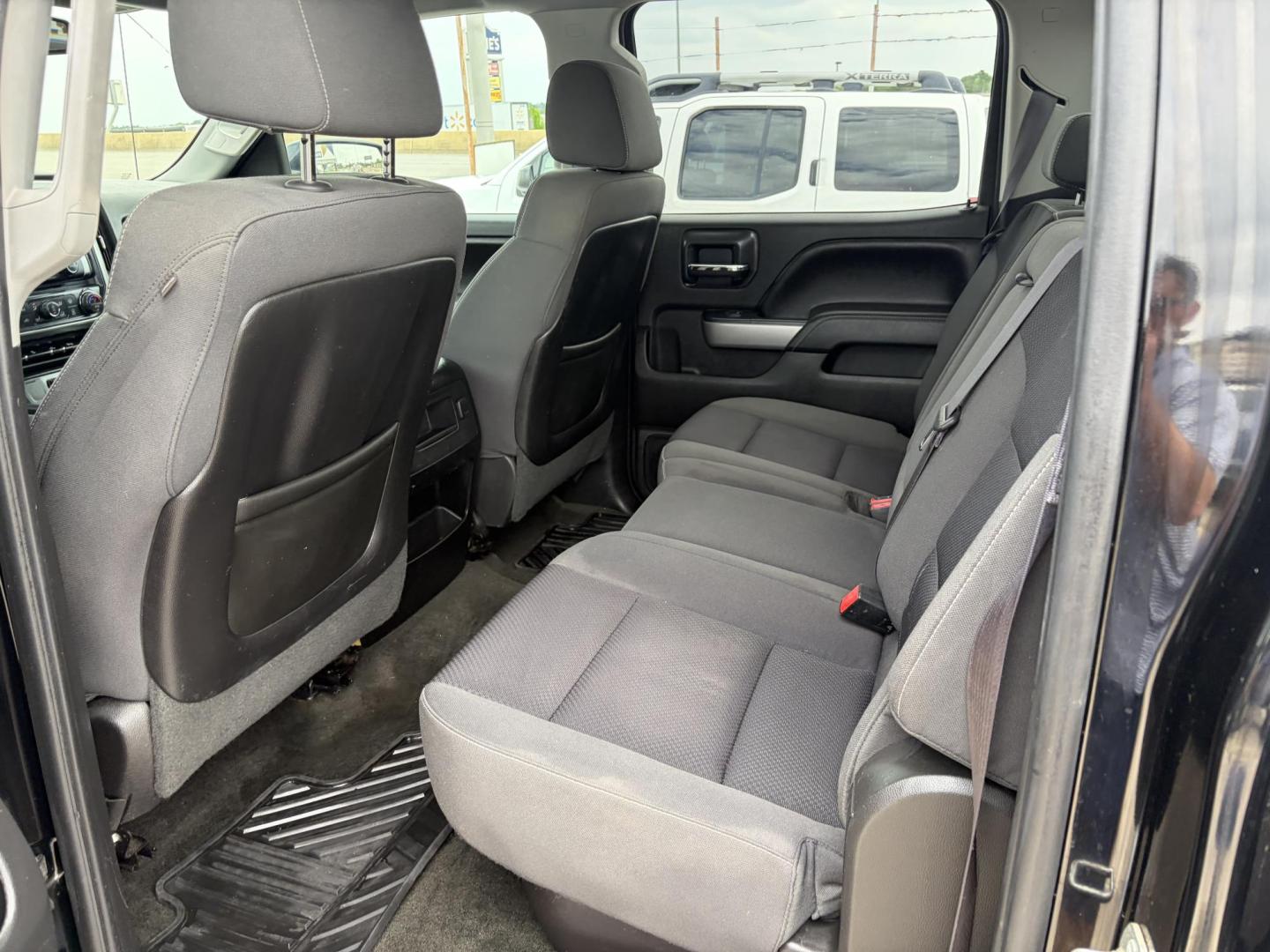 2015 Black Chevrolet Silverado 2500HD LT Crew Cab 6.5ft 4WD (1GC1KVEG5FF) with an 6.0L V8 OHV 16V FFV engine, 6-Speed Automatic transmission, located at 1687 Business 35 S, New Braunfels, TX, 78130, (830) 625-7159, 29.655487, -98.051491 - Photo#9