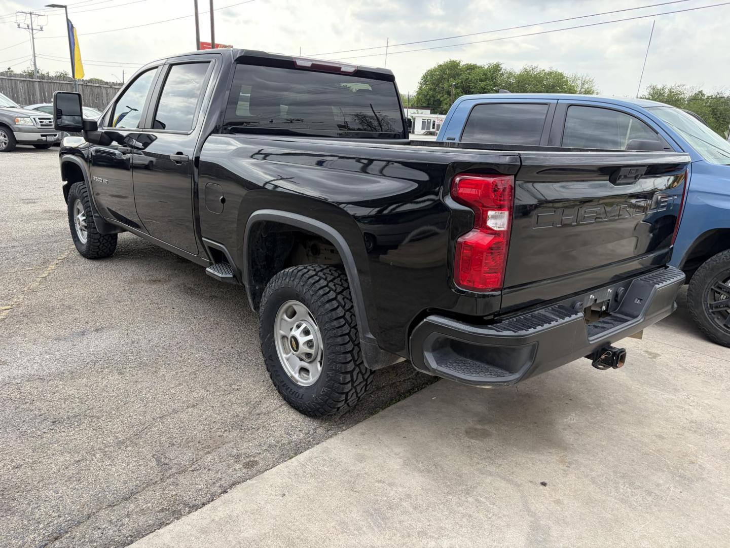 2020 Black Chevrolet Silverado 2500HD Work Truck Crew Cab Short Box 4WD (1GC4YLEY5LF) with an 6.6L V8 OHV 16V DIESEL engine, 6A transmission, located at 1687 Business 35 S, New Braunfels, TX, 78130, (830) 625-7159, 29.655487, -98.051491 - Photo#2